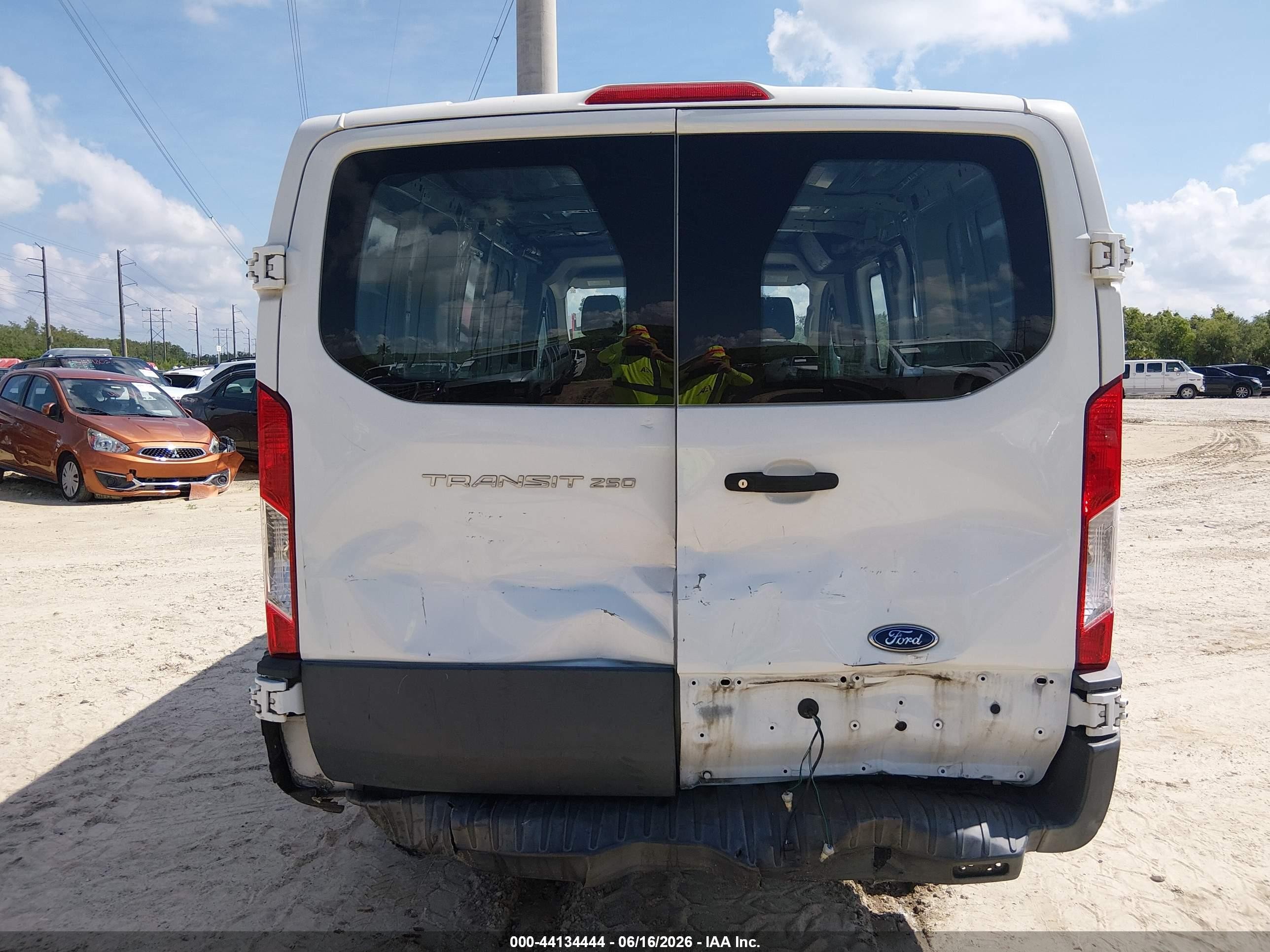 2018 Ford Transit-250   White vin: 1FTYR1ZM5JKA64643