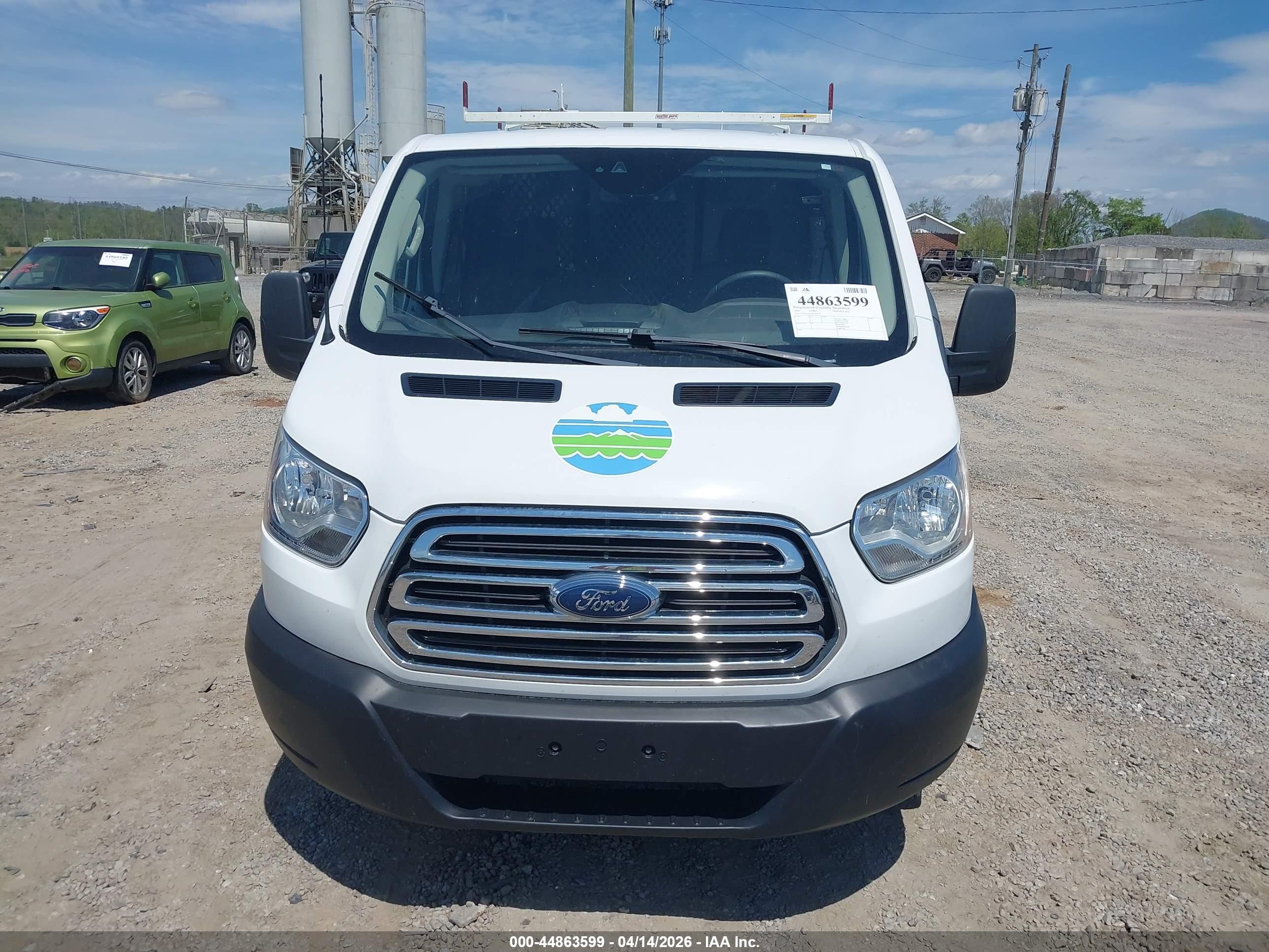 2018 Ford Transit-250   White vin: 1FTYR1ZM5JKA64674