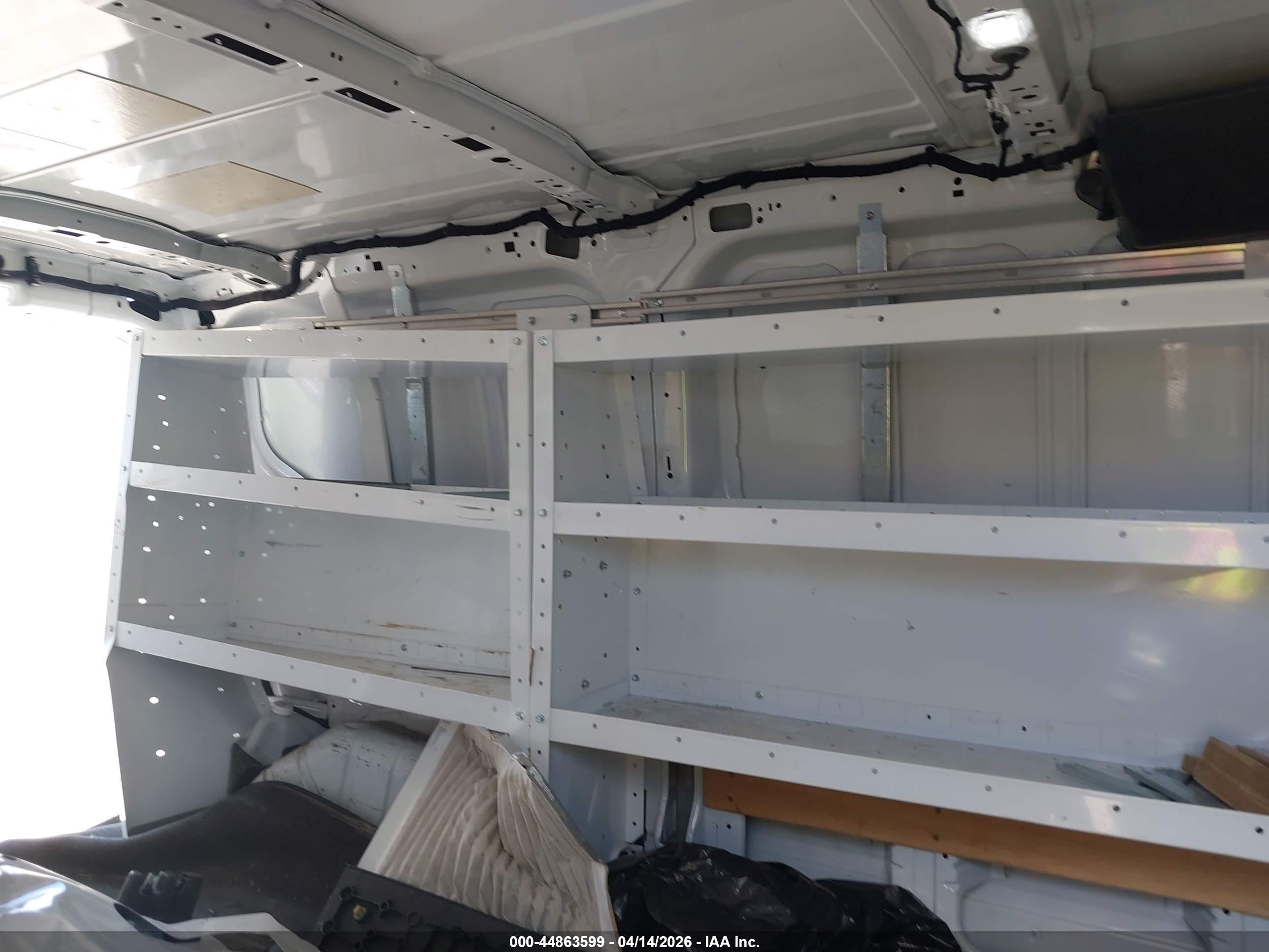 2018 Ford Transit-250   White vin: 1FTYR1ZM5JKA64674