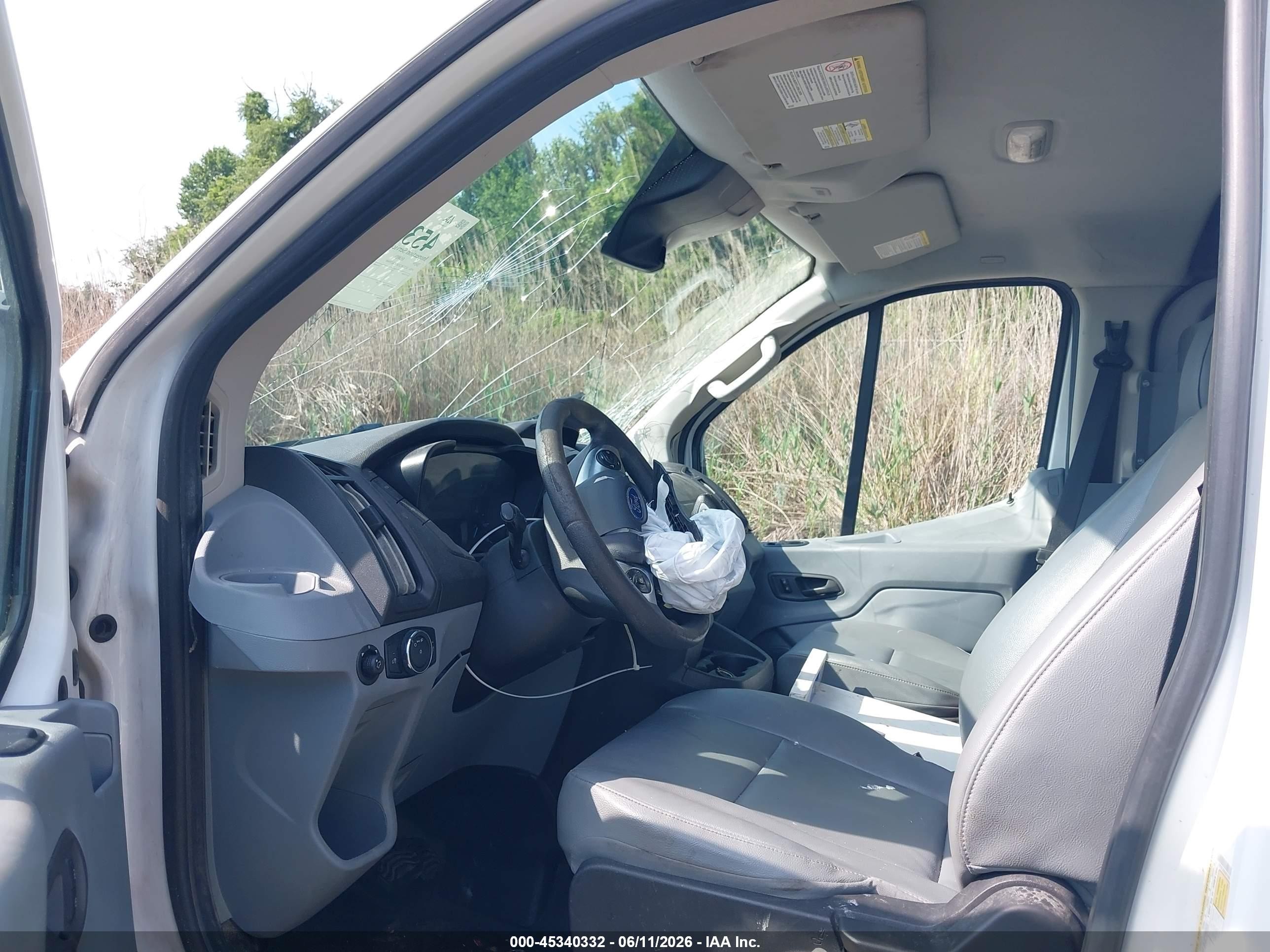 2019 Ford Transit-250 White vin: 1FTYR1ZM5KKB79406