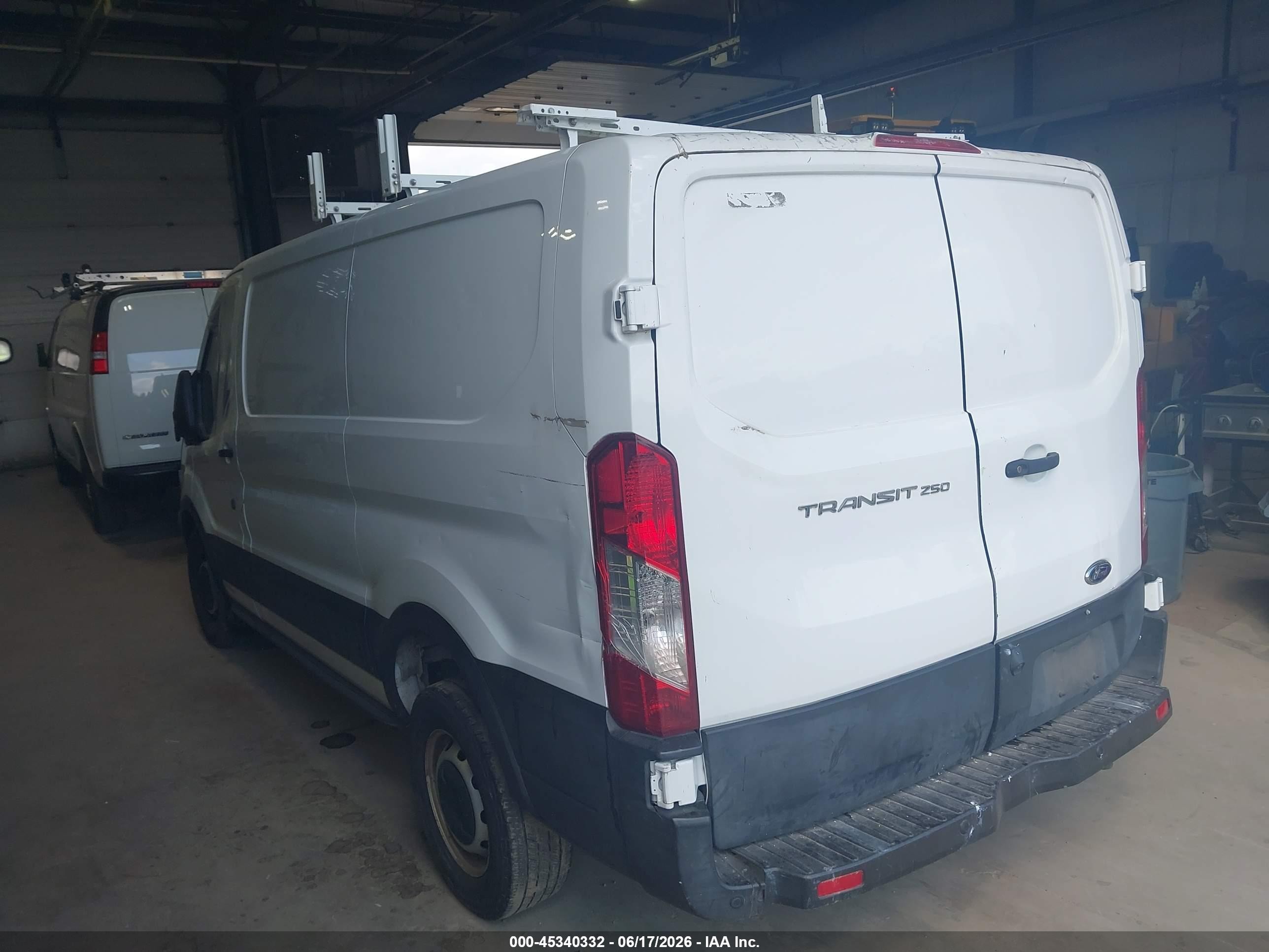 2019 Ford Transit-250 White vin: 1FTYR1ZM5KKB79406