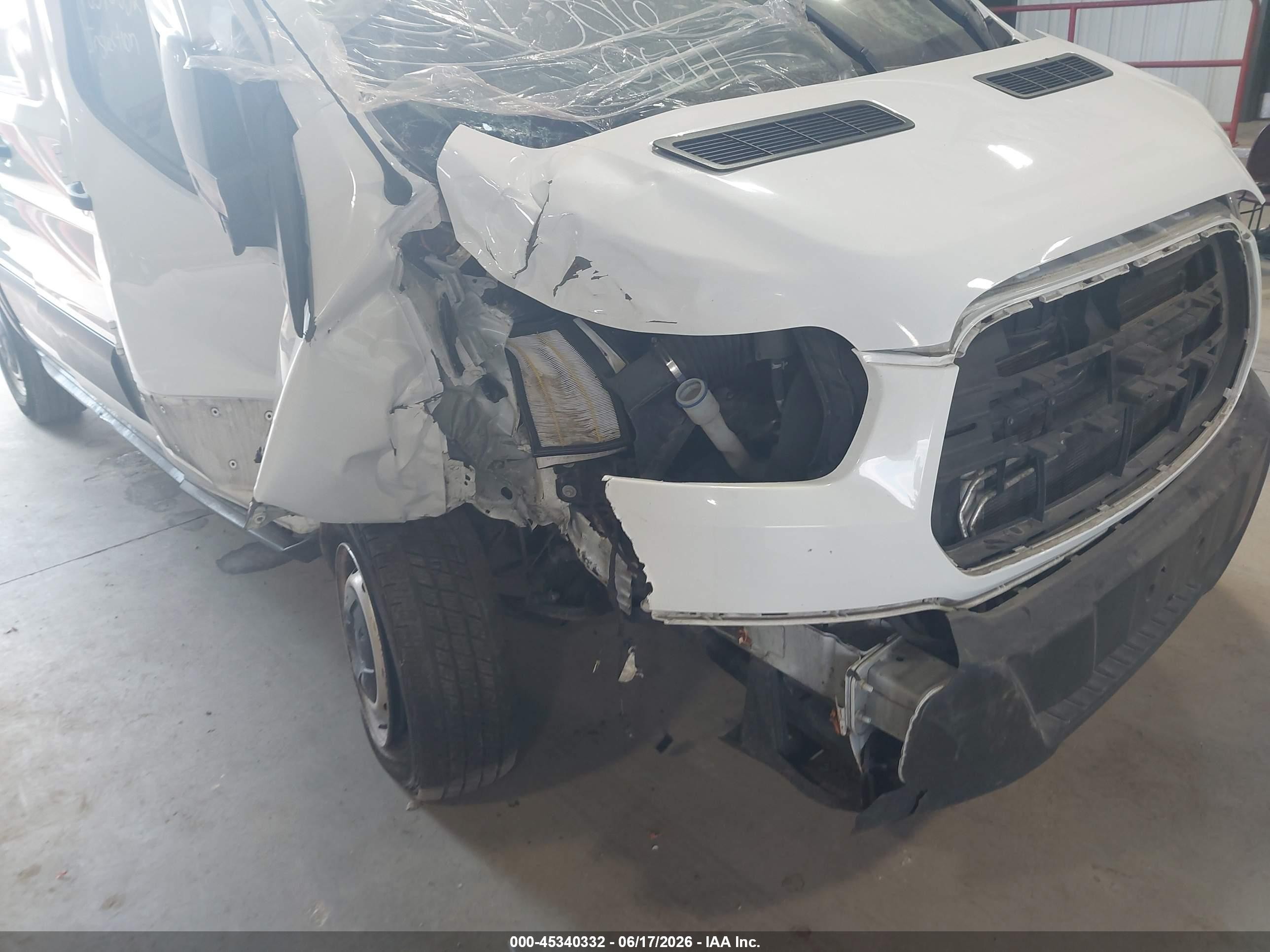2019 Ford Transit-250 White vin: 1FTYR1ZM5KKB79406