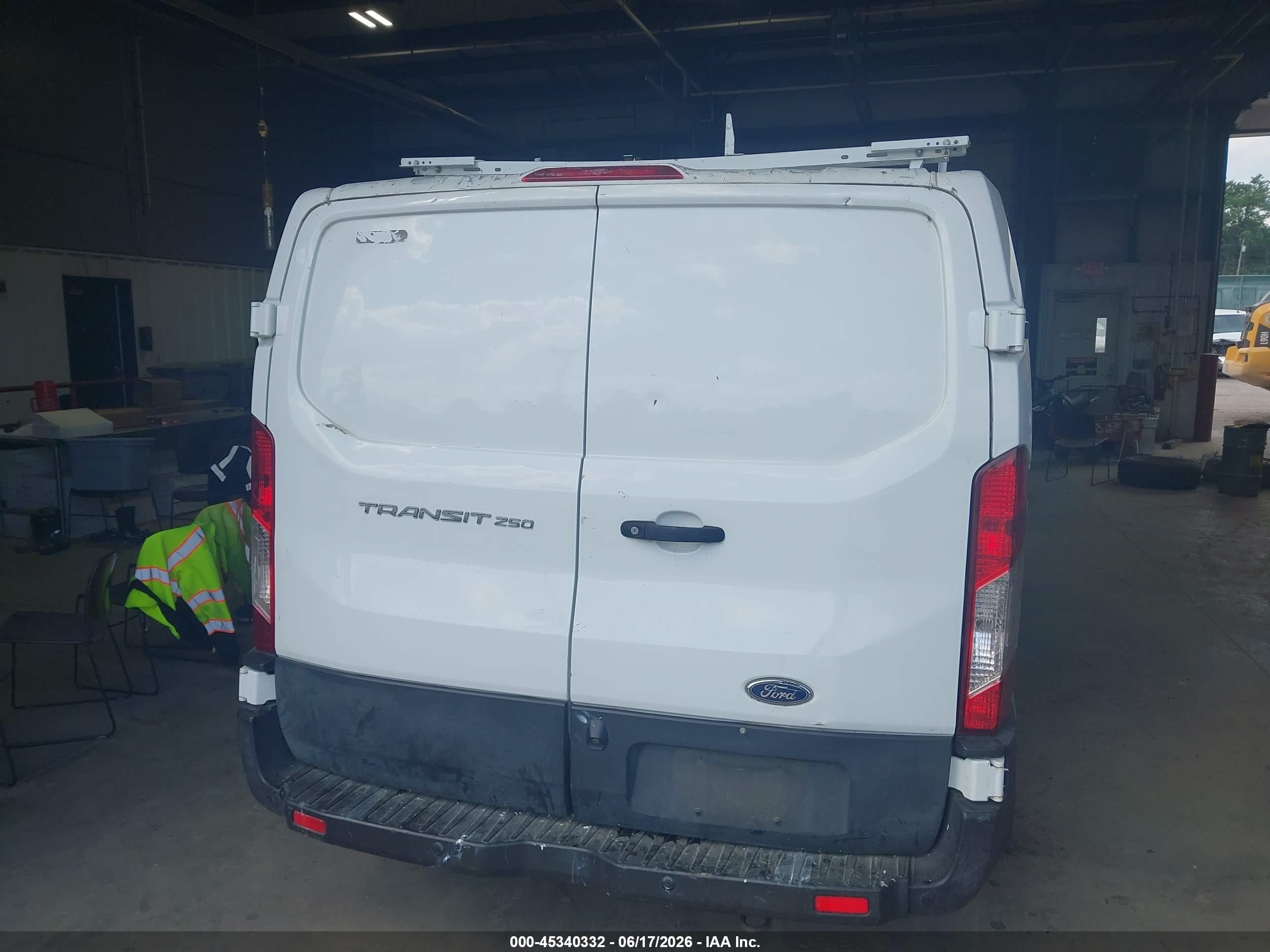 2019 Ford Transit-250 White vin: 1FTYR1ZM5KKB79406