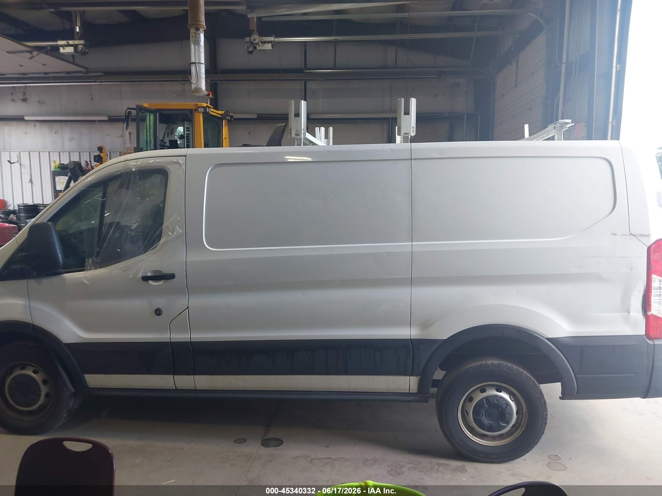 2019 Ford Transit-250 White vin: 1FTYR1ZM5KKB79406