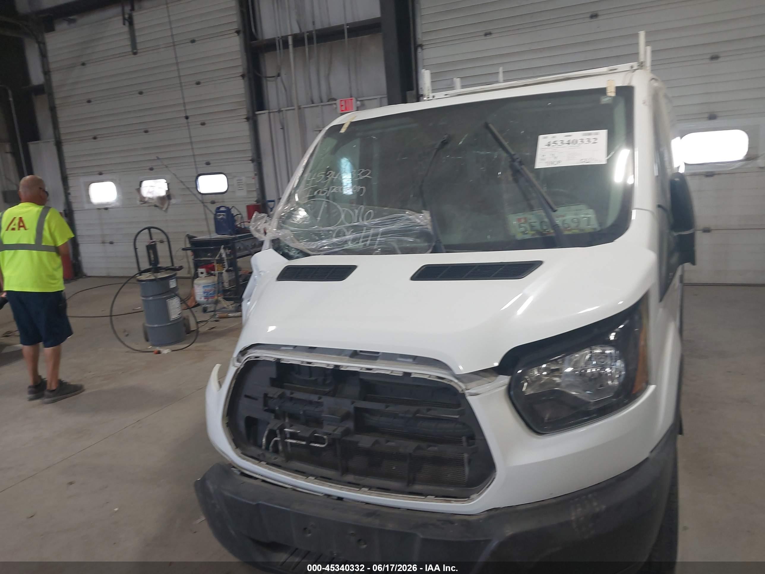 2019 Ford Transit-250 White vin: 1FTYR1ZM5KKB79406