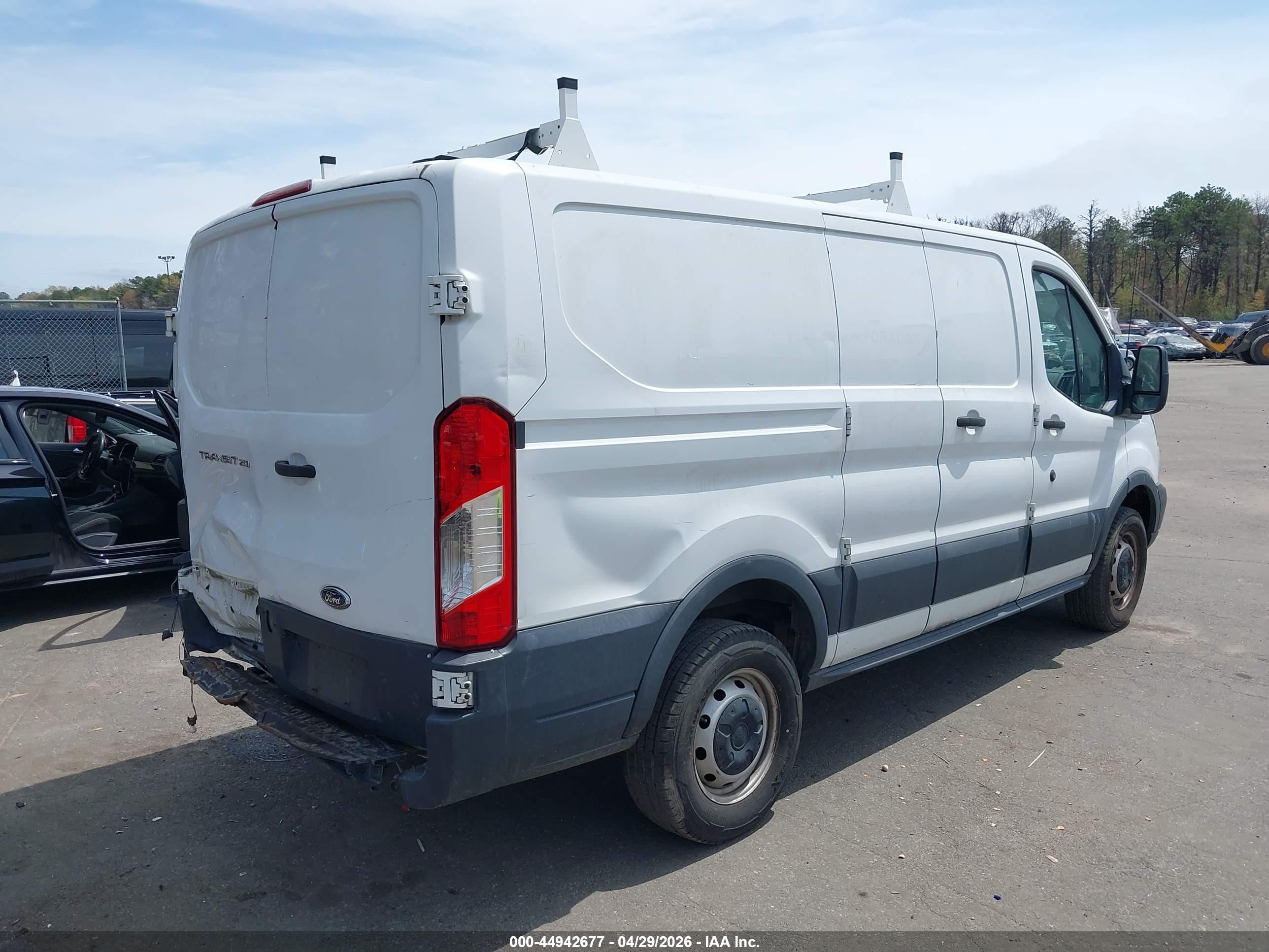 2016 Ford Transit-250 White vin: 1FTYR1ZM9GKA24266
