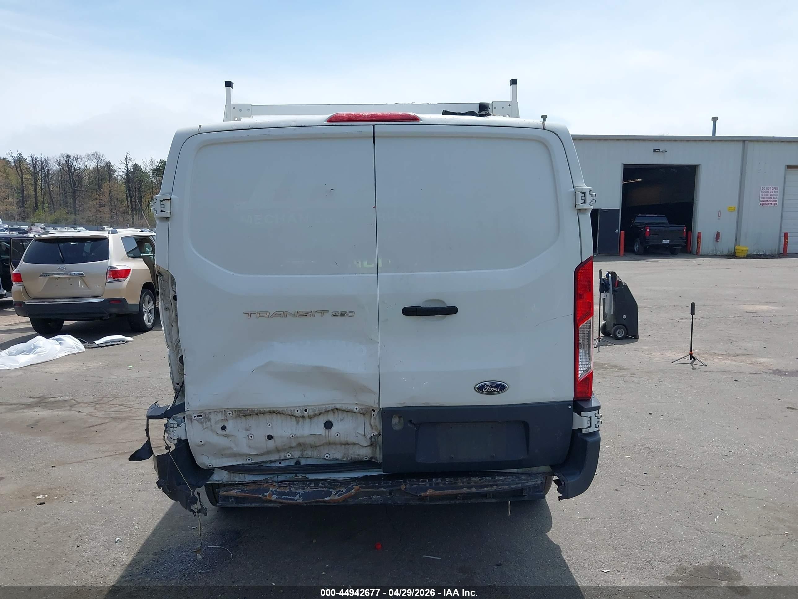 2016 Ford Transit-250 White vin: 1FTYR1ZM9GKA24266