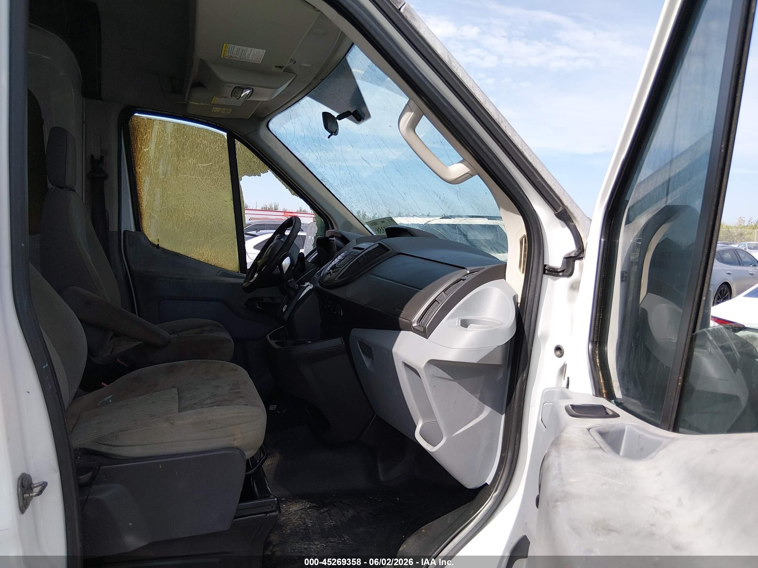 2015 Ford Transit-250   Белый vin: 1FTYR2CGXFKA06074
