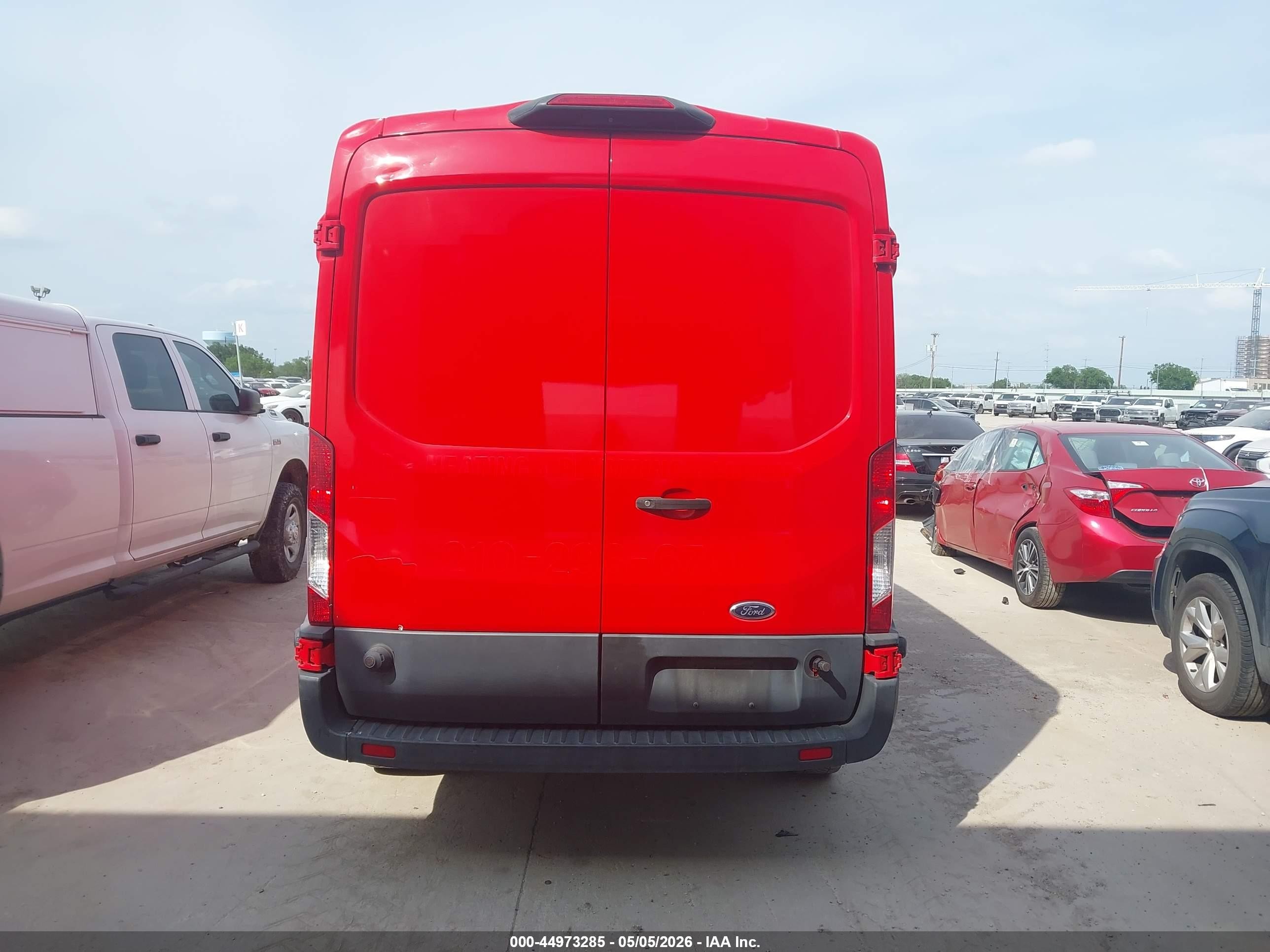 2018 Ford Transit-250   Red vin: 1FTYR2CM4JKB11174