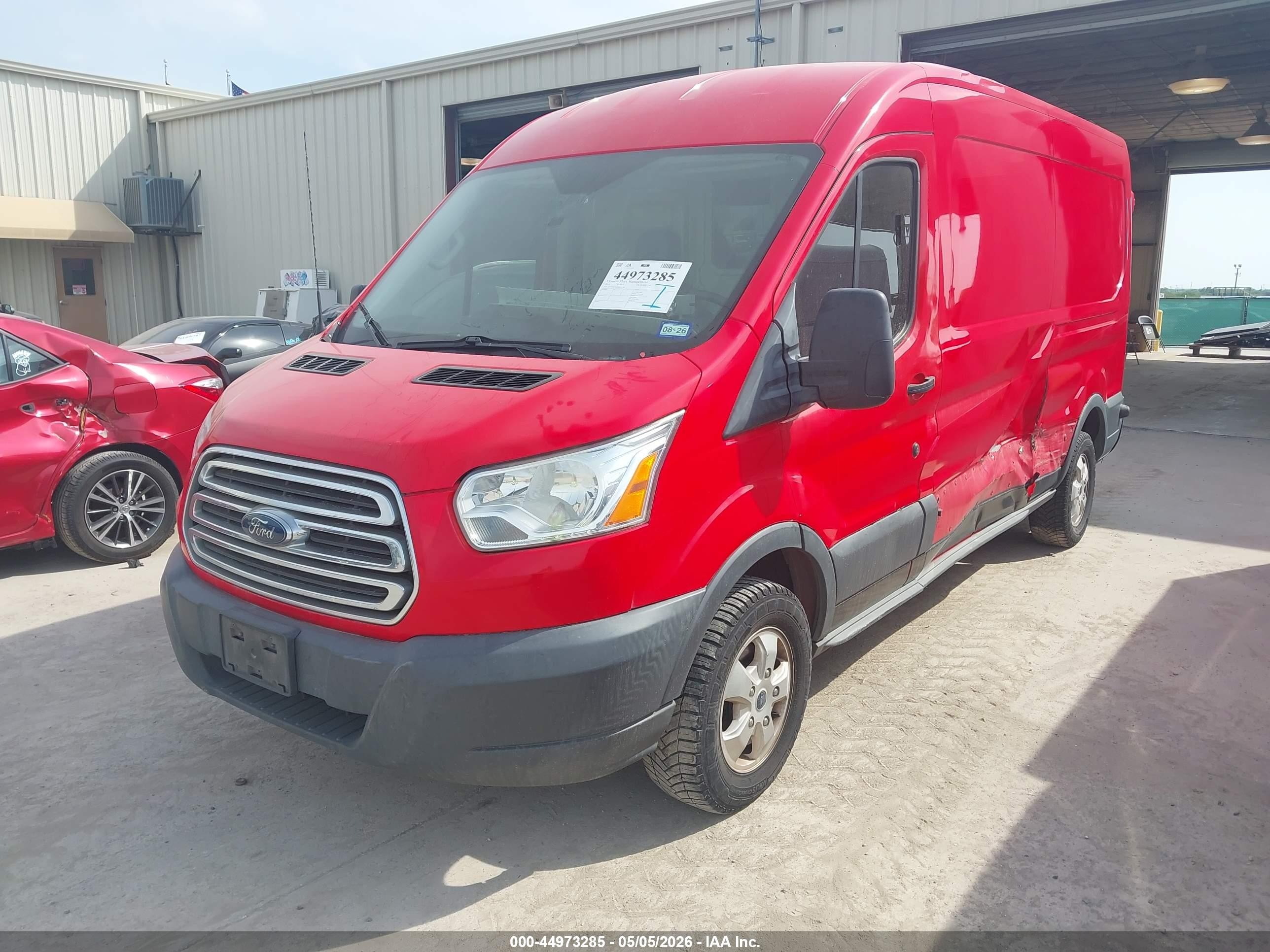 2018 Ford Transit-250   Red vin: 1FTYR2CM4JKB11174