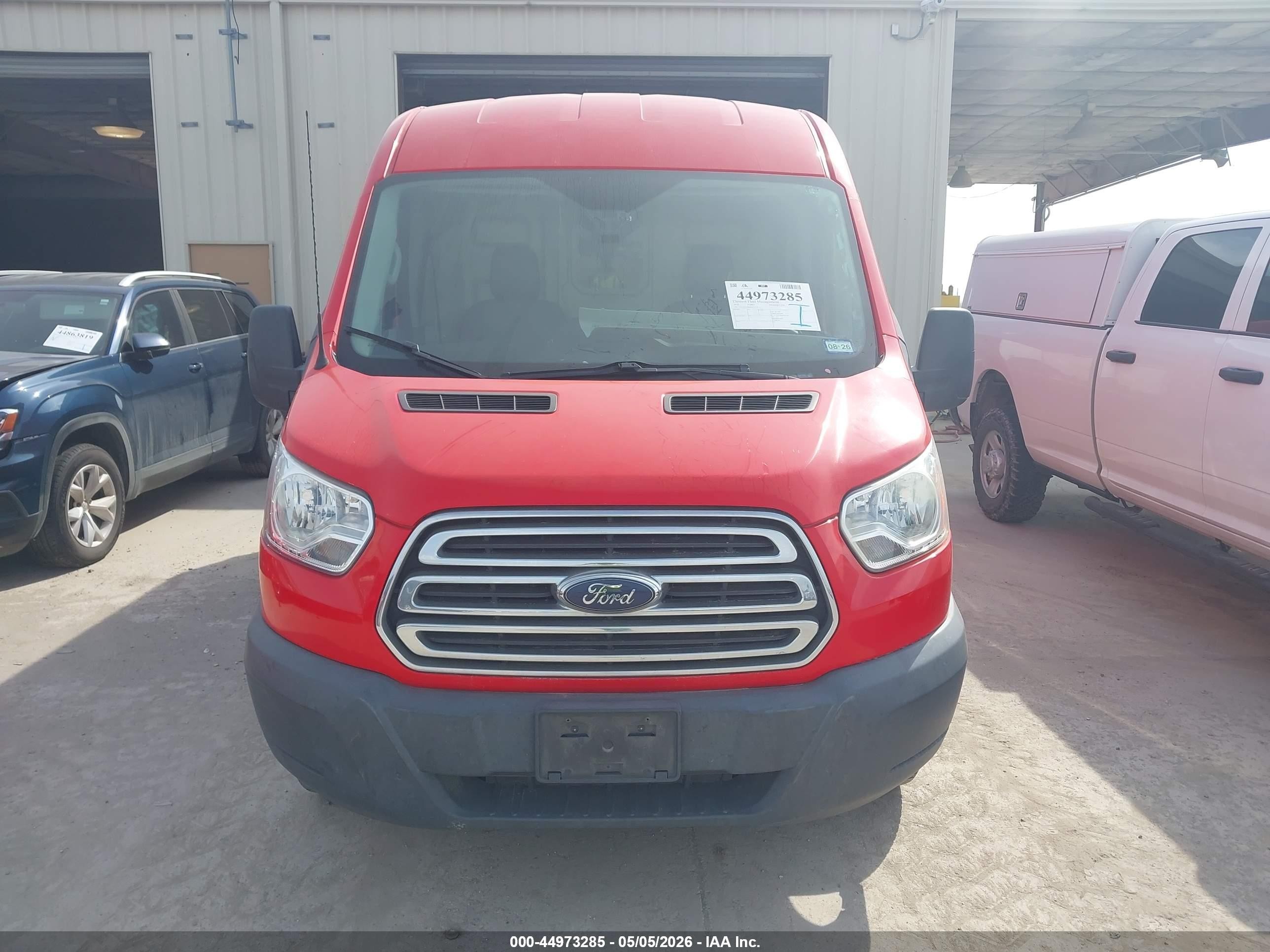 2018 Ford Transit-250   Red vin: 1FTYR2CM4JKB11174