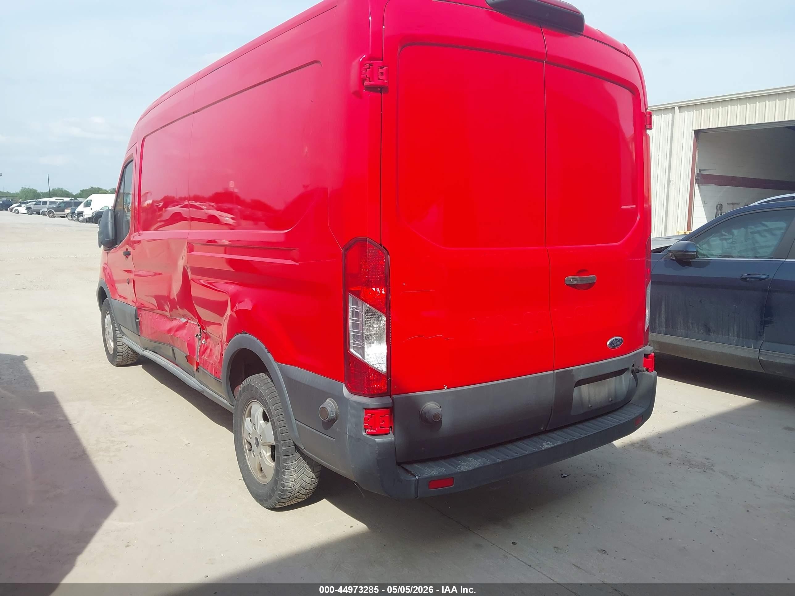 2018 Ford Transit-250   Red vin: 1FTYR2CM4JKB11174