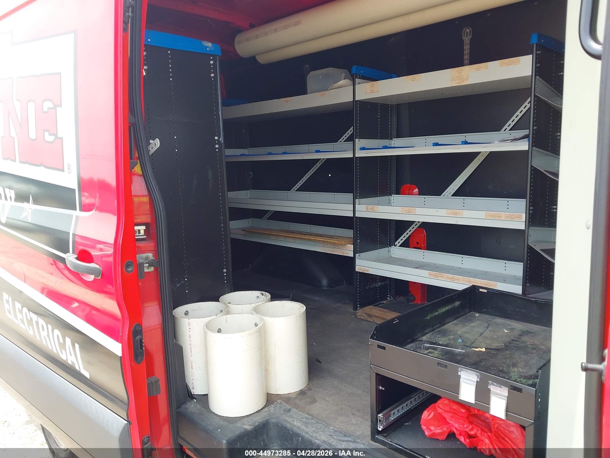 2018 Ford Transit-250   Red vin: 1FTYR2CM4JKB11174