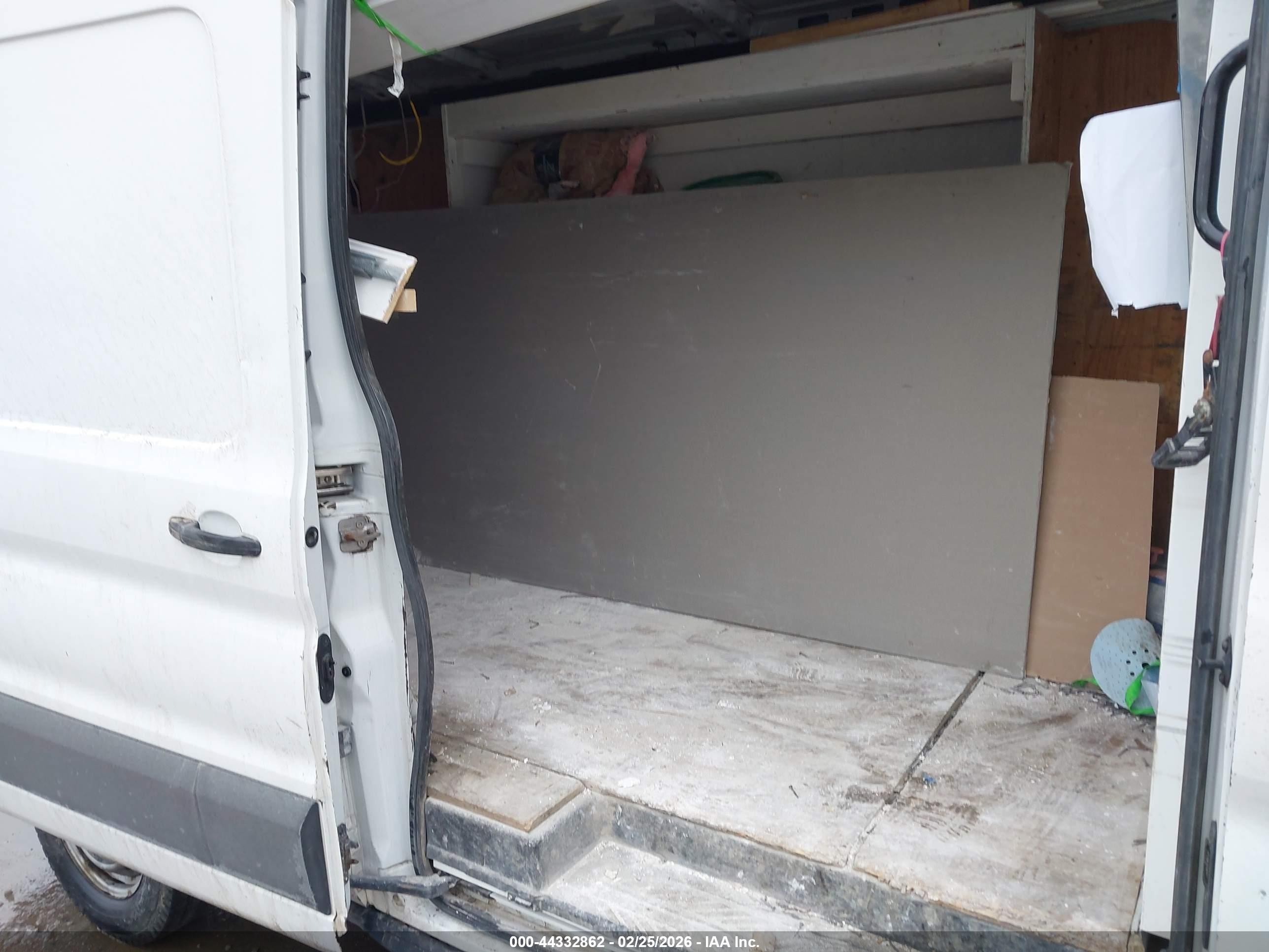 2015 Ford Transit-250   White vin: 1FTYR2CM8FKA75495