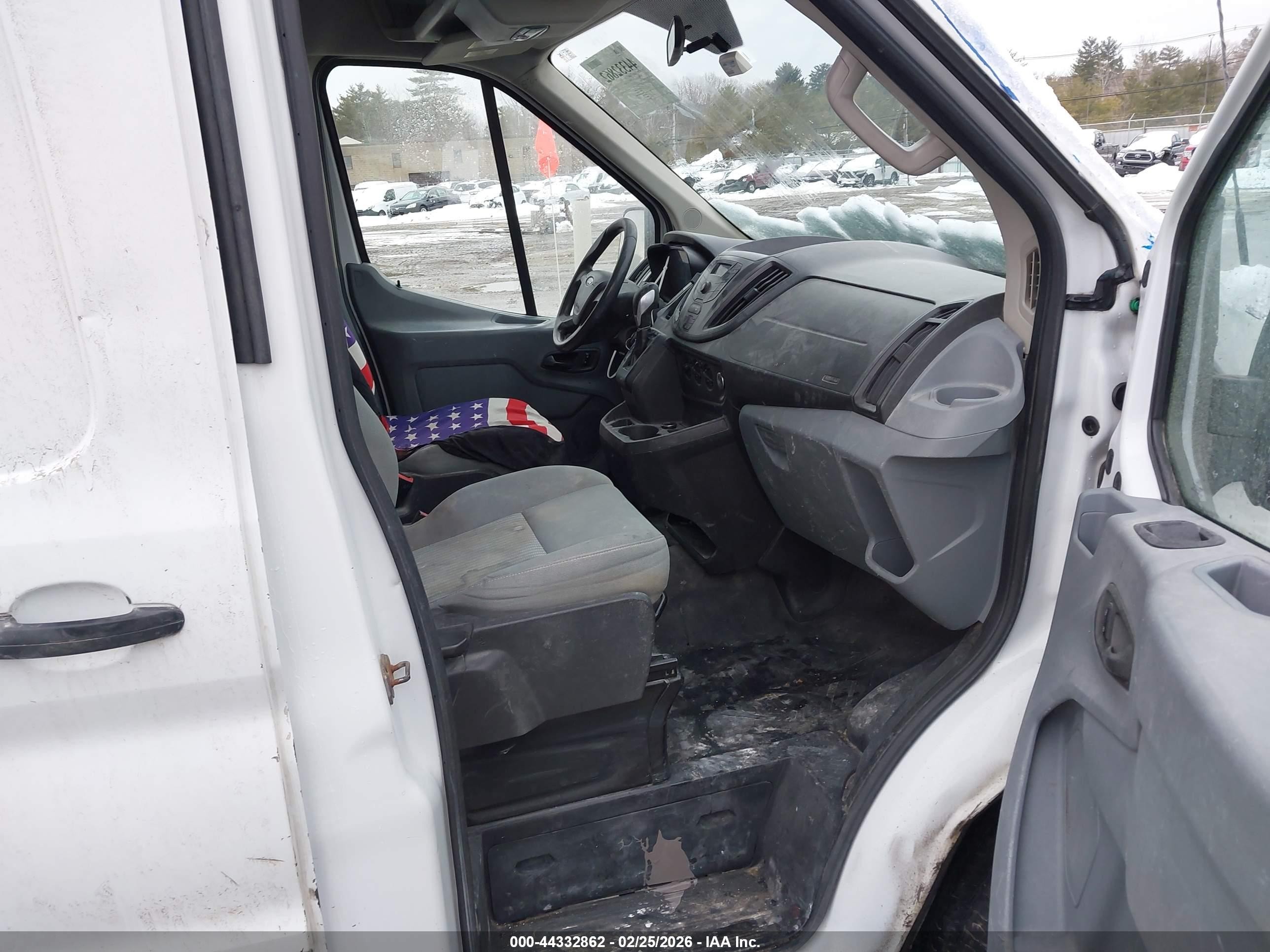 2015 Ford Transit-250   White vin: 1FTYR2CM8FKA75495