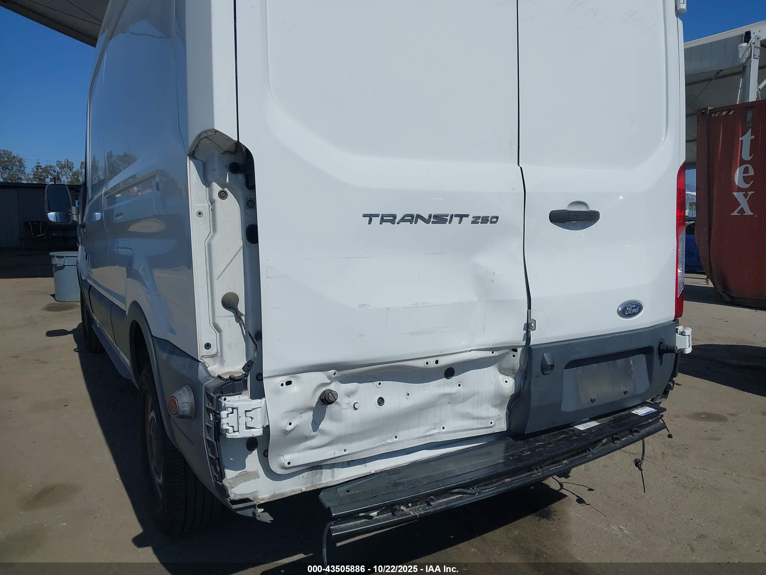2017 Ford Transit-250   Белый vin: 1FTYR2CM8HKA71854