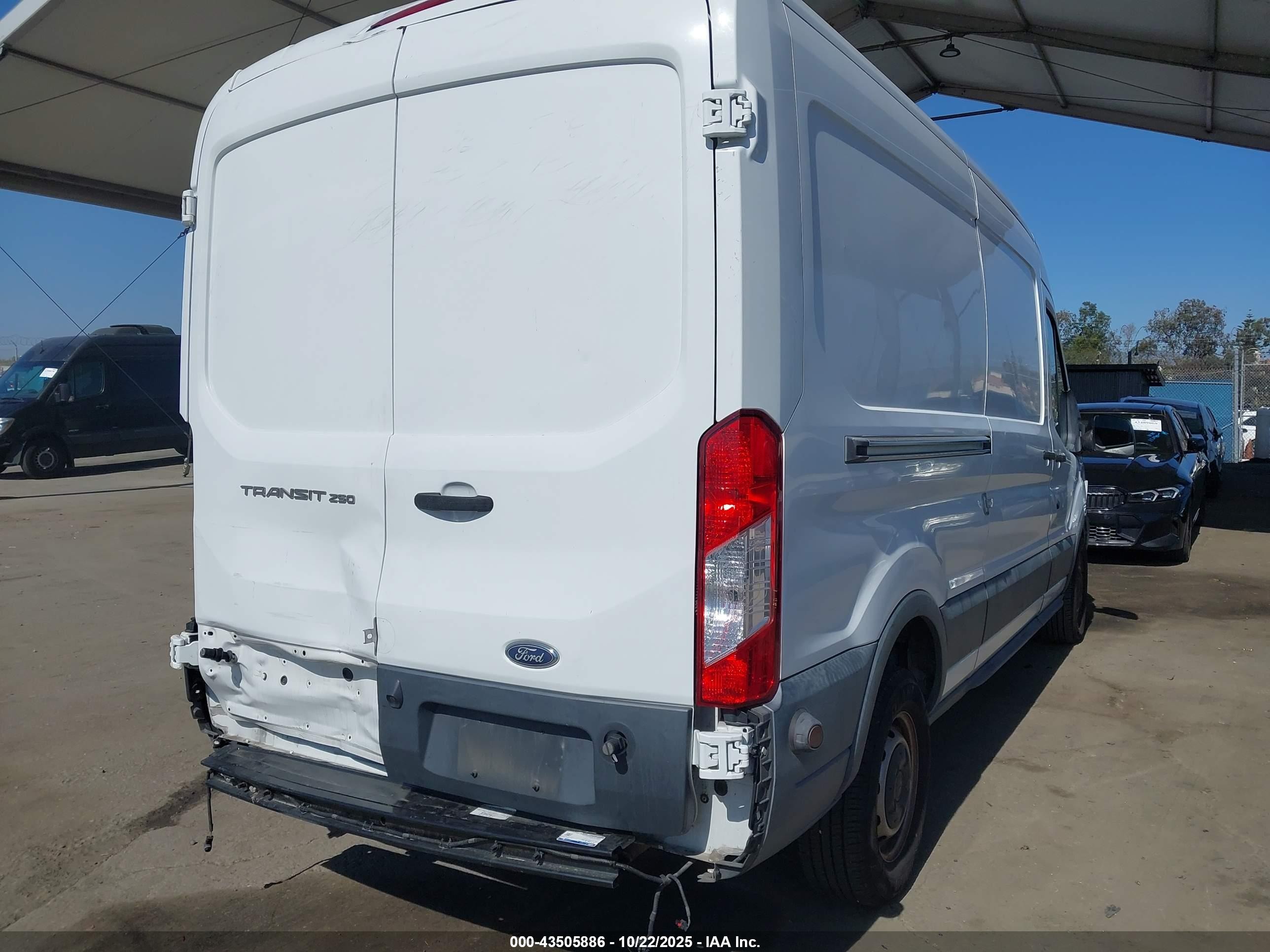 2017 Ford Transit-250   Белый vin: 1FTYR2CM8HKA71854
