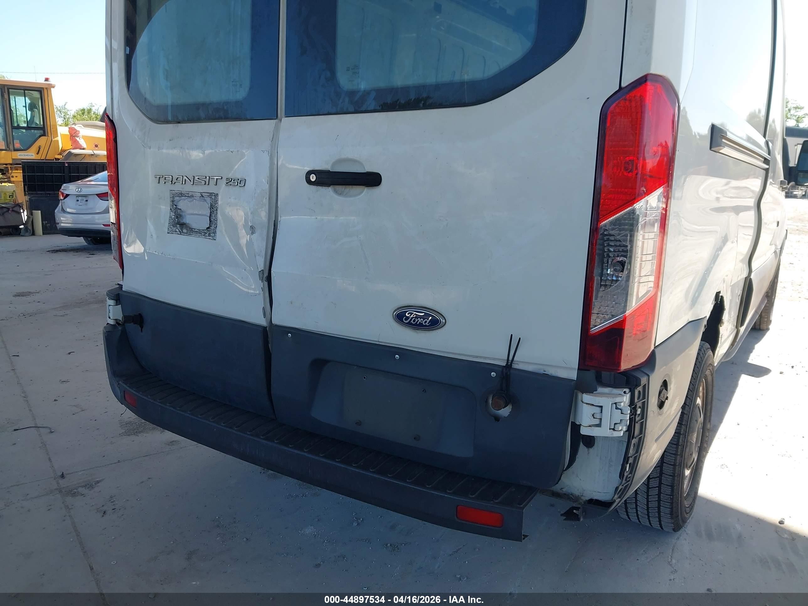 2018 Ford Transit-250   White vin: 1FTYR2CMXJKA72168