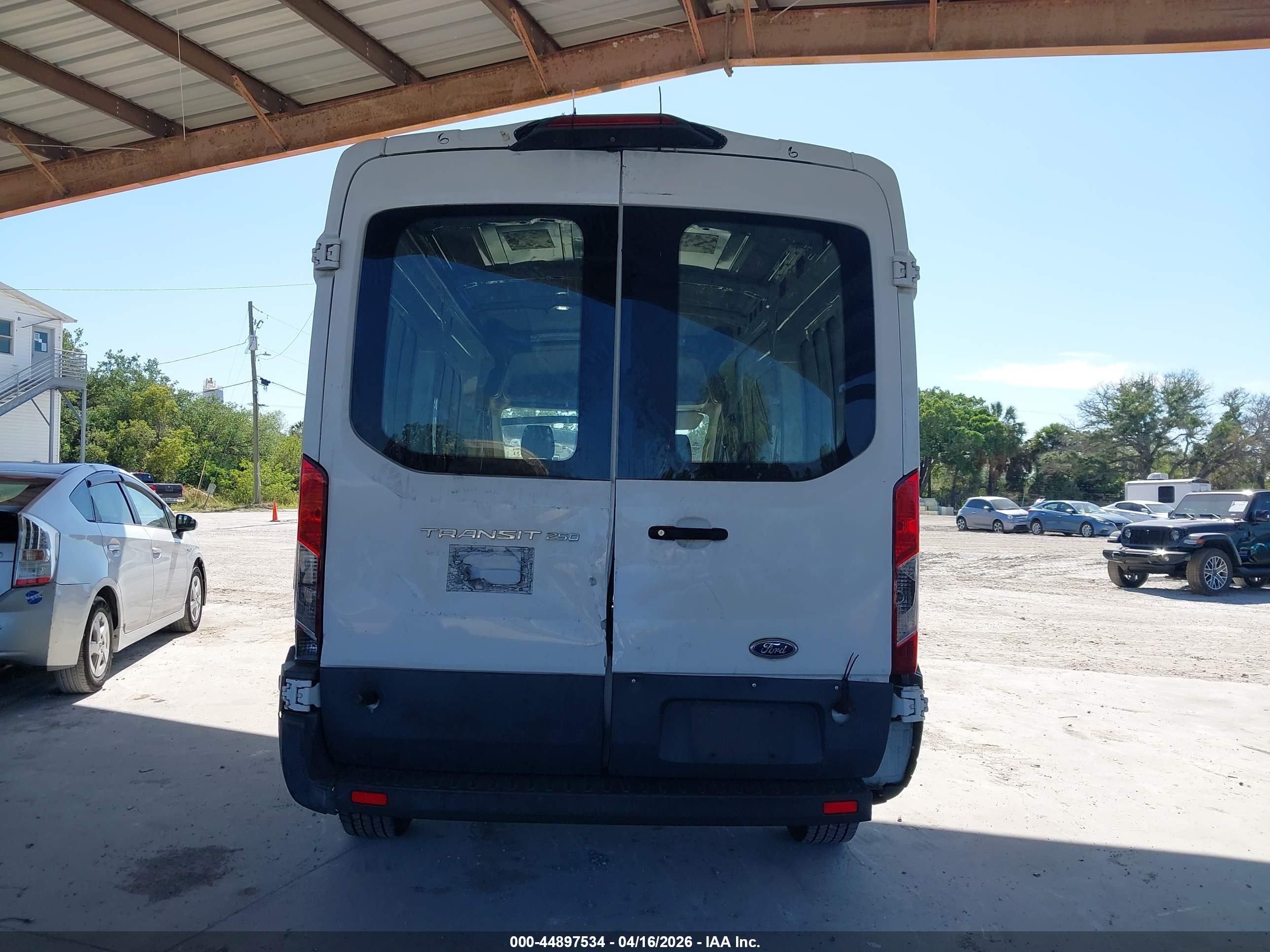 2018 Ford Transit-250   White vin: 1FTYR2CMXJKA72168