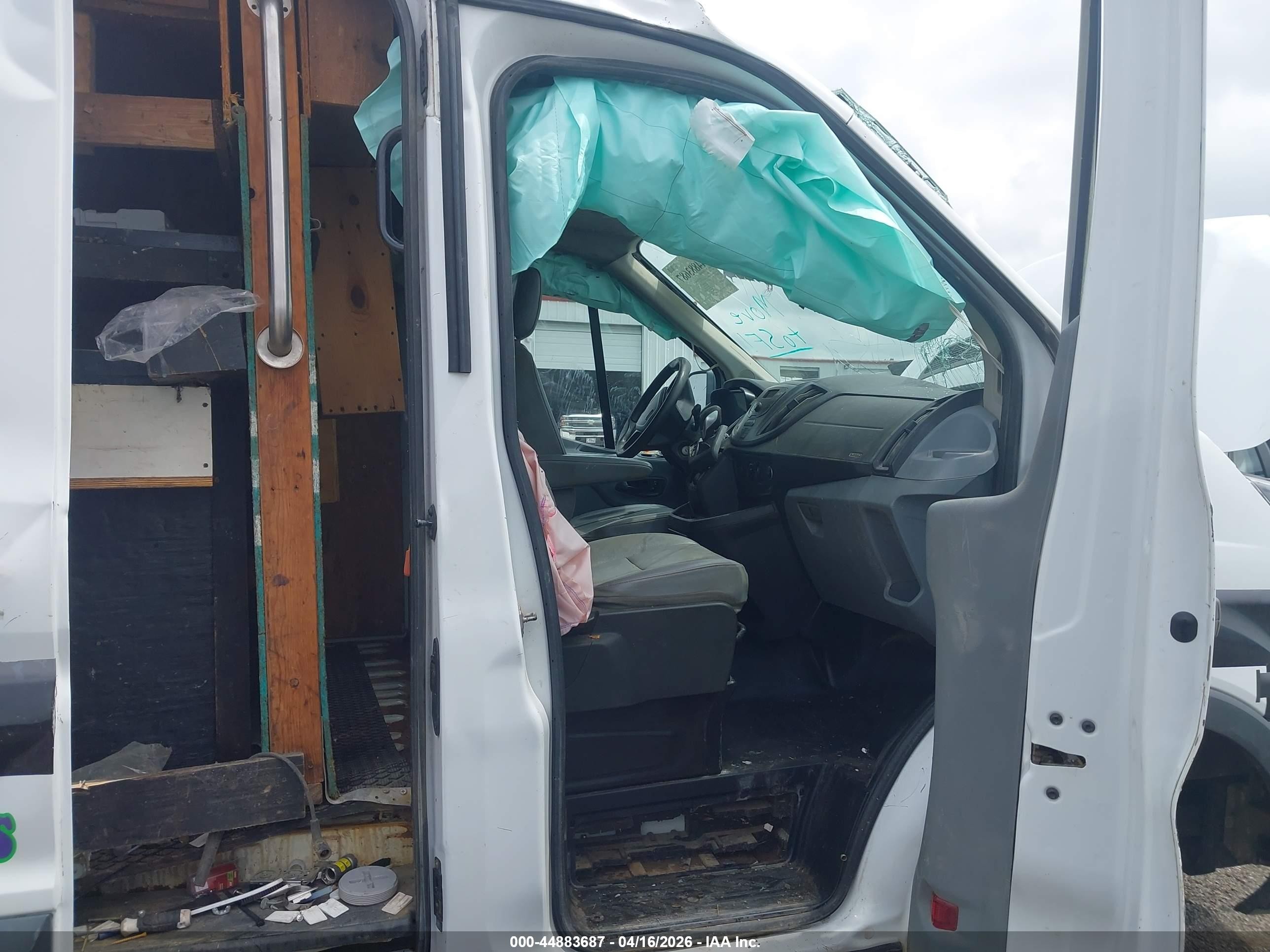 2018 Ford Transit-250   White vin: 1FTYR2CMXJKB40761