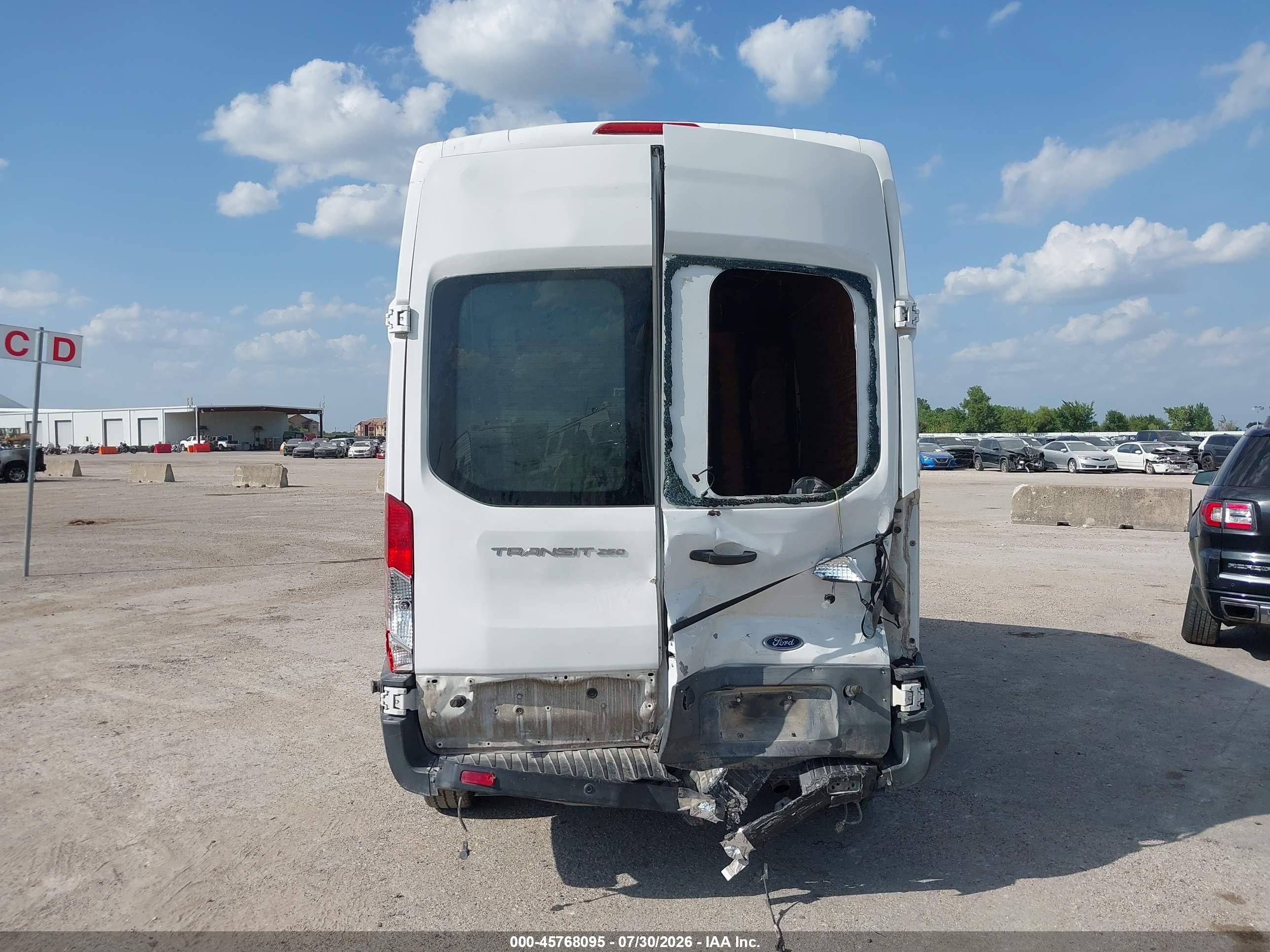 2015 Ford Transit-250   White vin: 1FTYR2XM1FKB04586