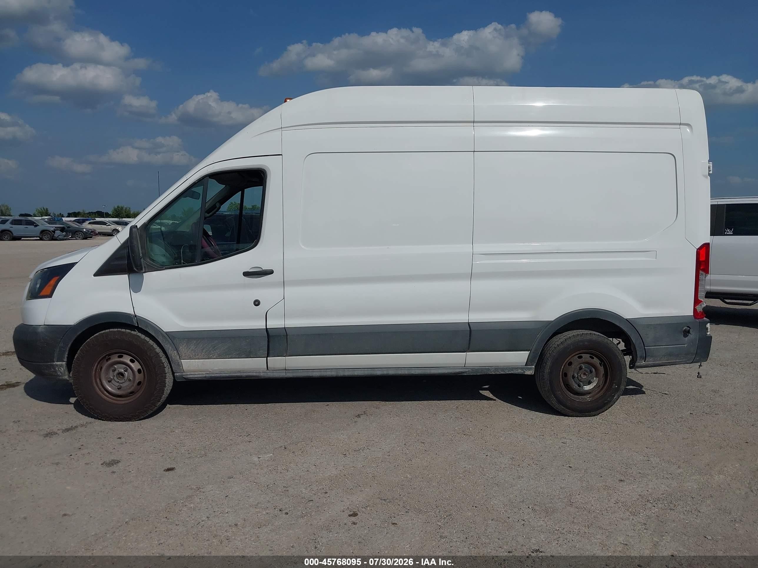 2015 Ford Transit-250   White vin: 1FTYR2XM1FKB04586