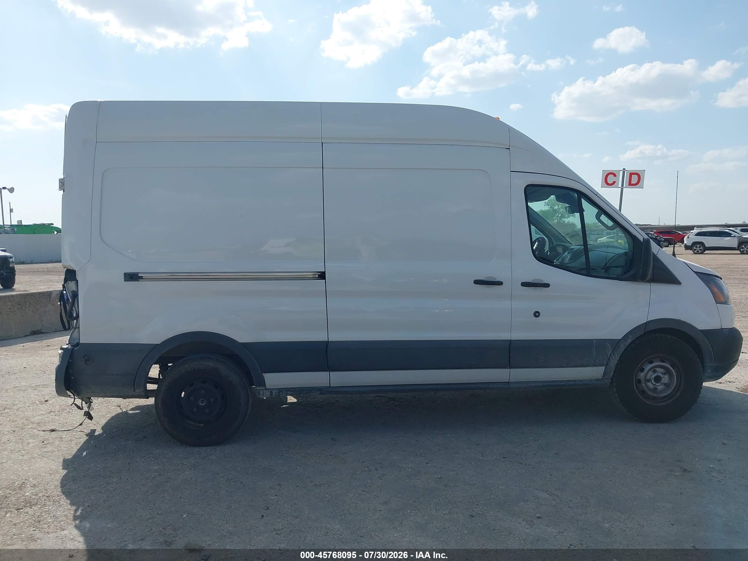 2015 Ford Transit-250   White vin: 1FTYR2XM1FKB04586
