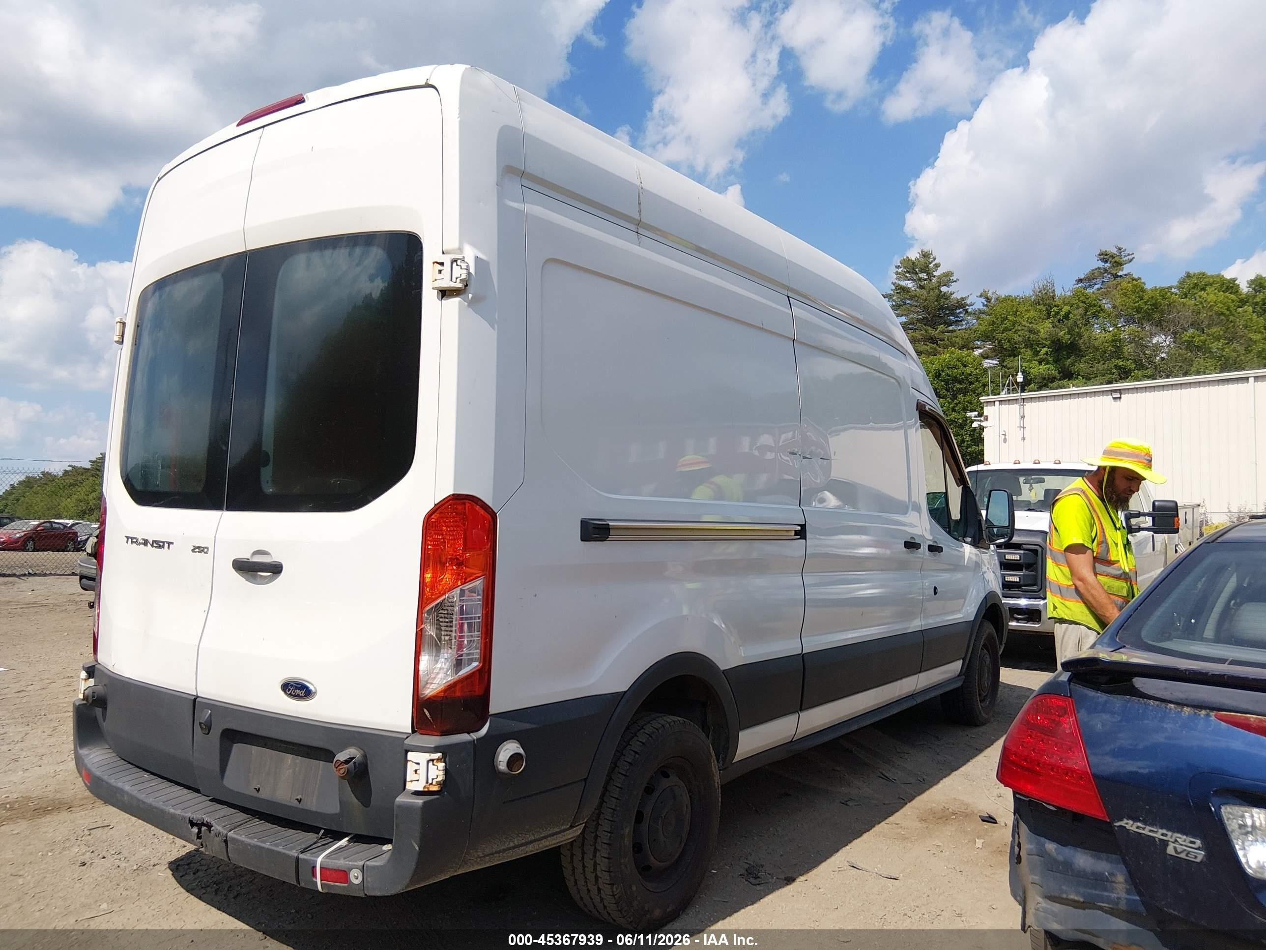 2017 Ford Transit-250   Белый vin: 1FTYR2XM8HKA66969