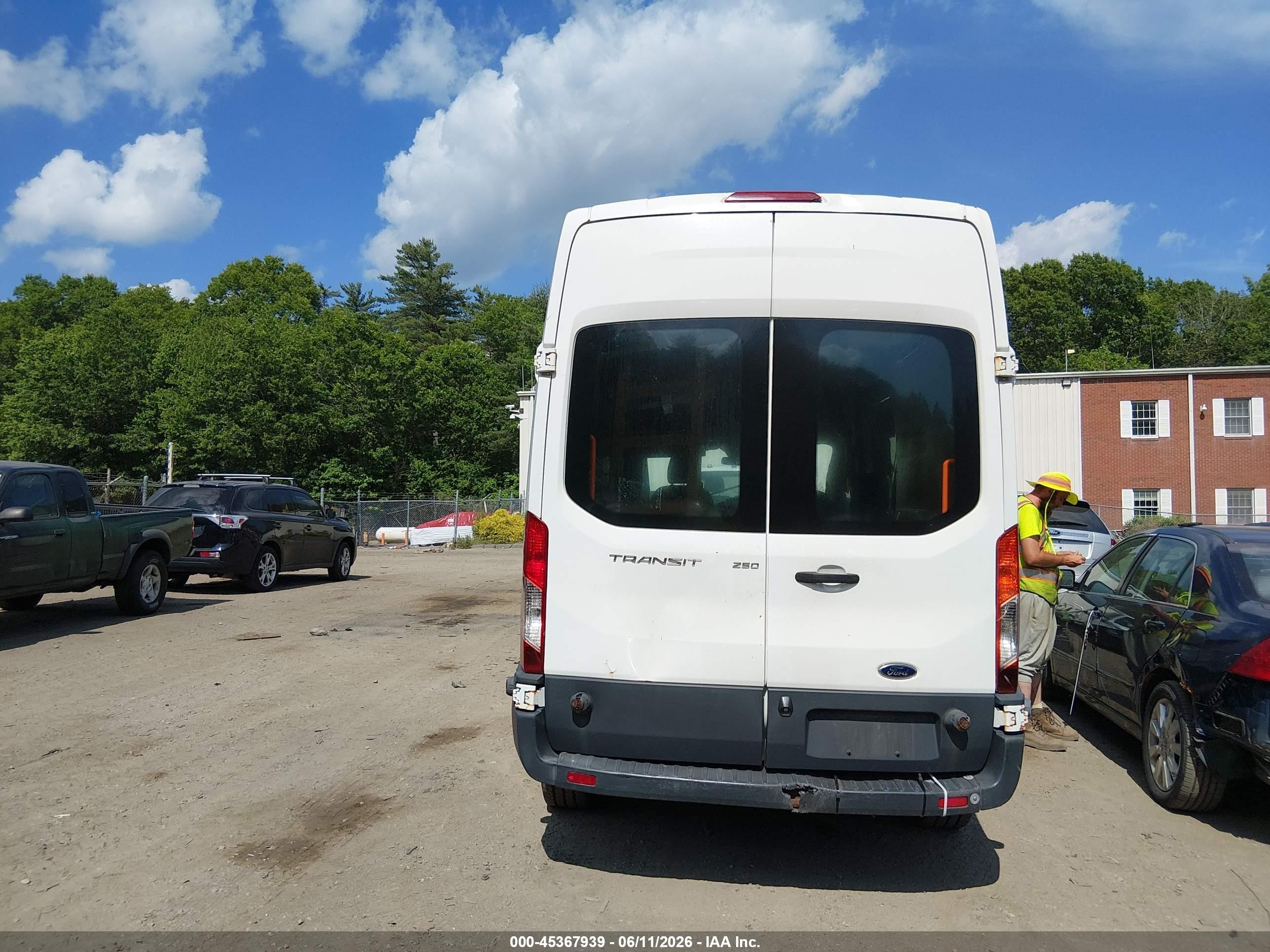 2017 Ford Transit-250   Белый vin: 1FTYR2XM8HKA66969