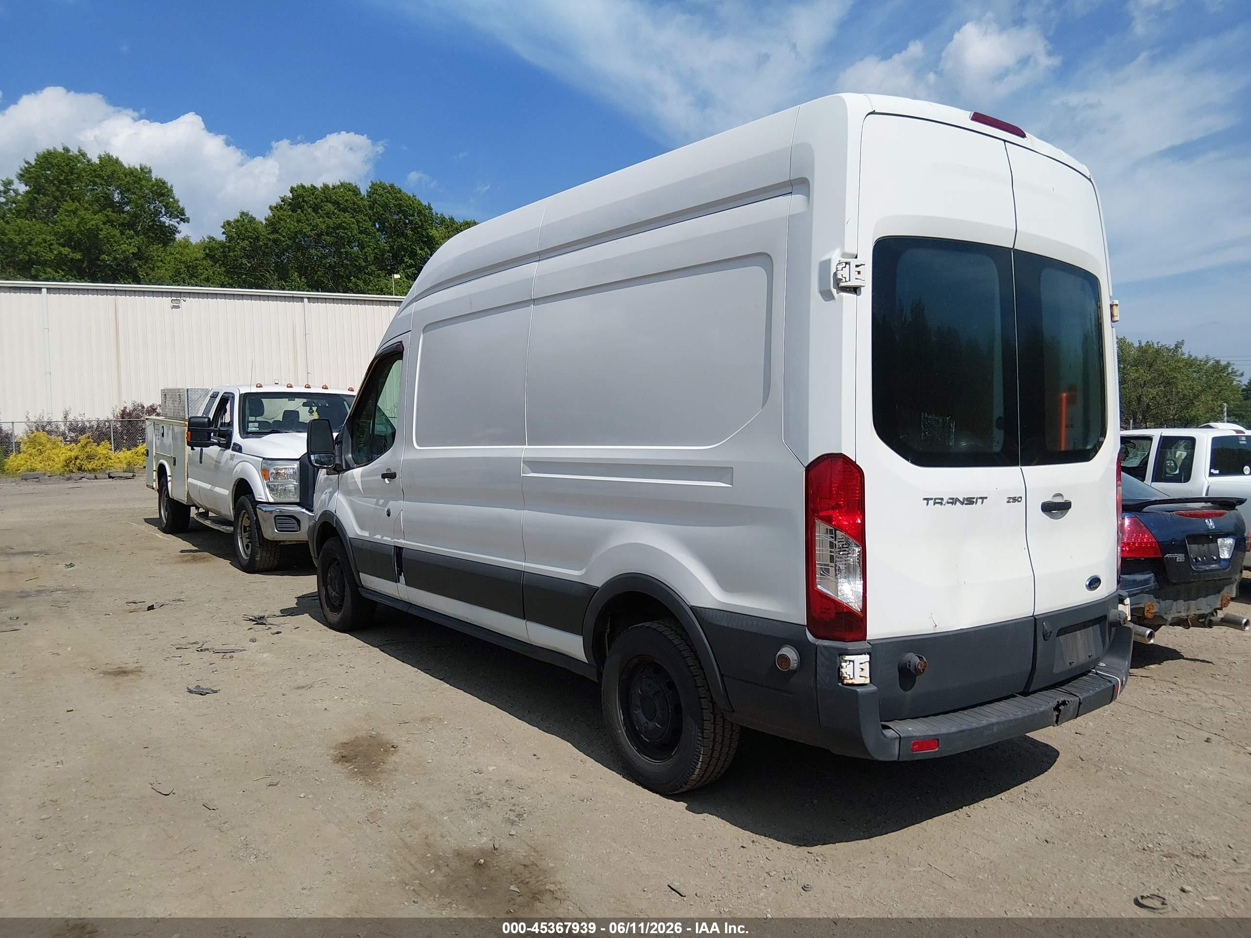2017 Ford Transit-250   Белый vin: 1FTYR2XM8HKA66969