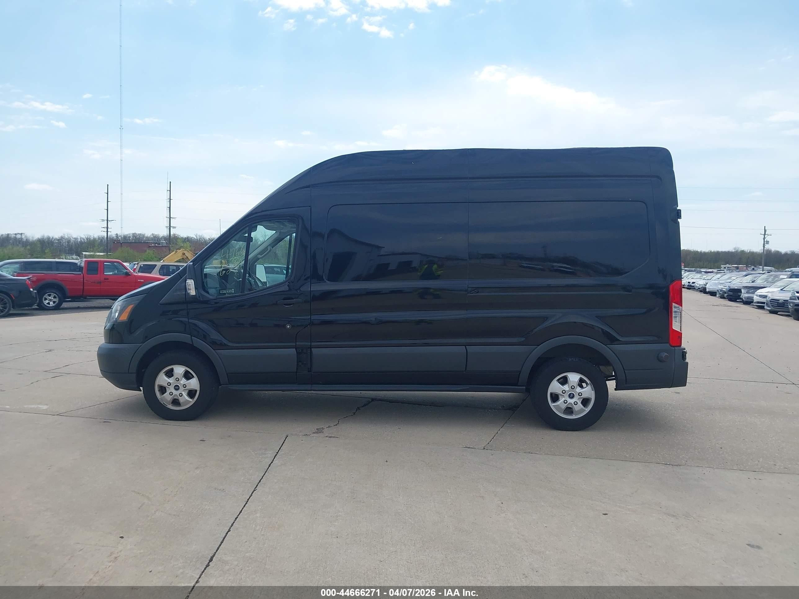 2017 Ford Transit-250   Черный vin: 1FTYR2XMXHKB54650