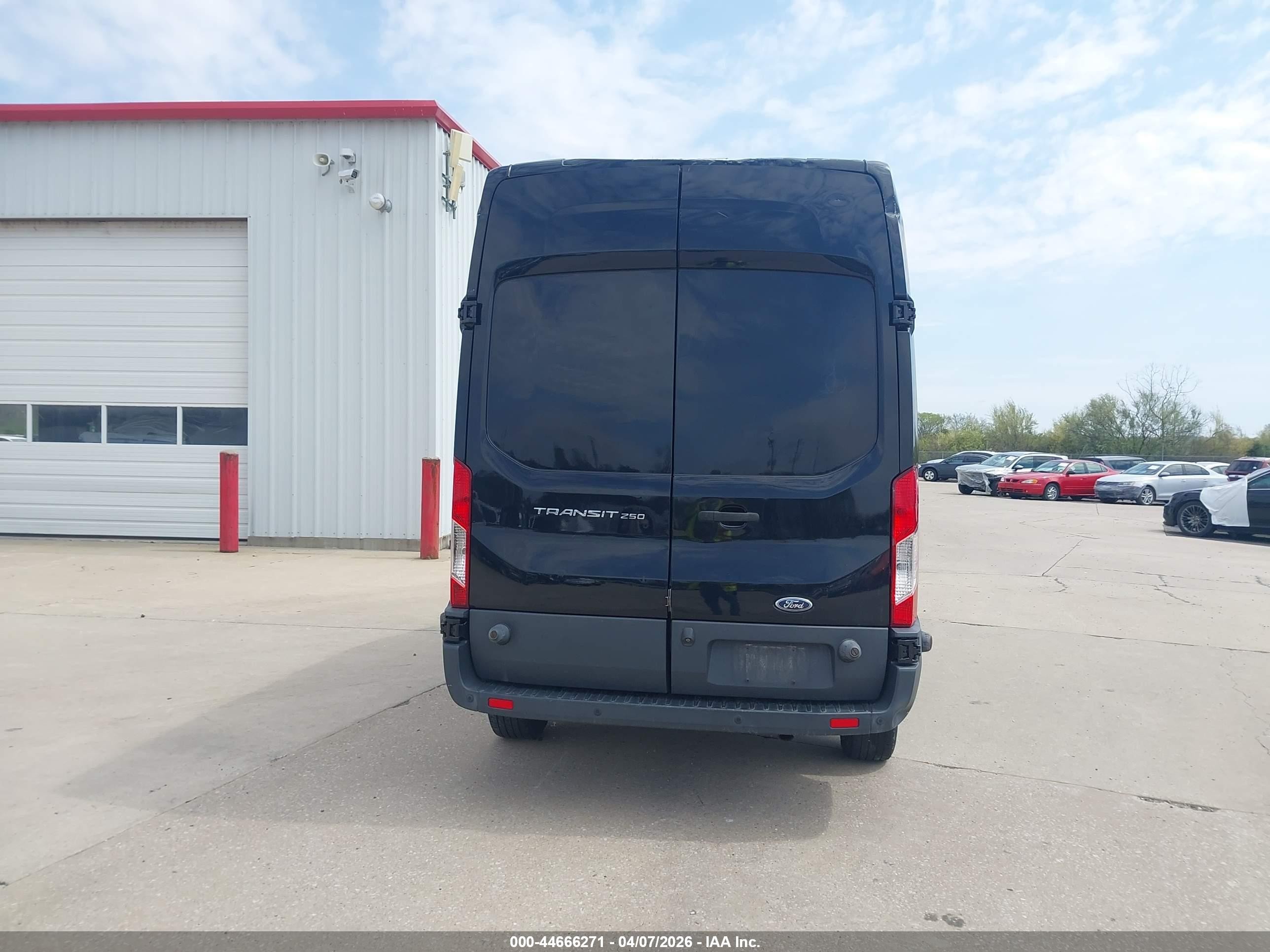 2017 Ford Transit-250   Черный vin: 1FTYR2XMXHKB54650