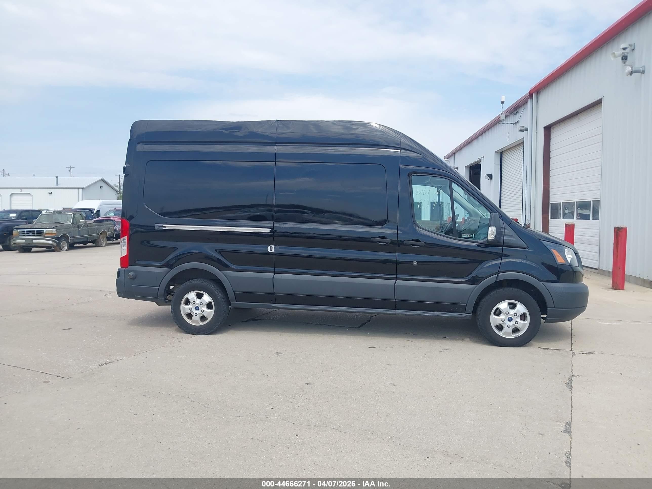 2017 Ford Transit-250   Черный vin: 1FTYR2XMXHKB54650
