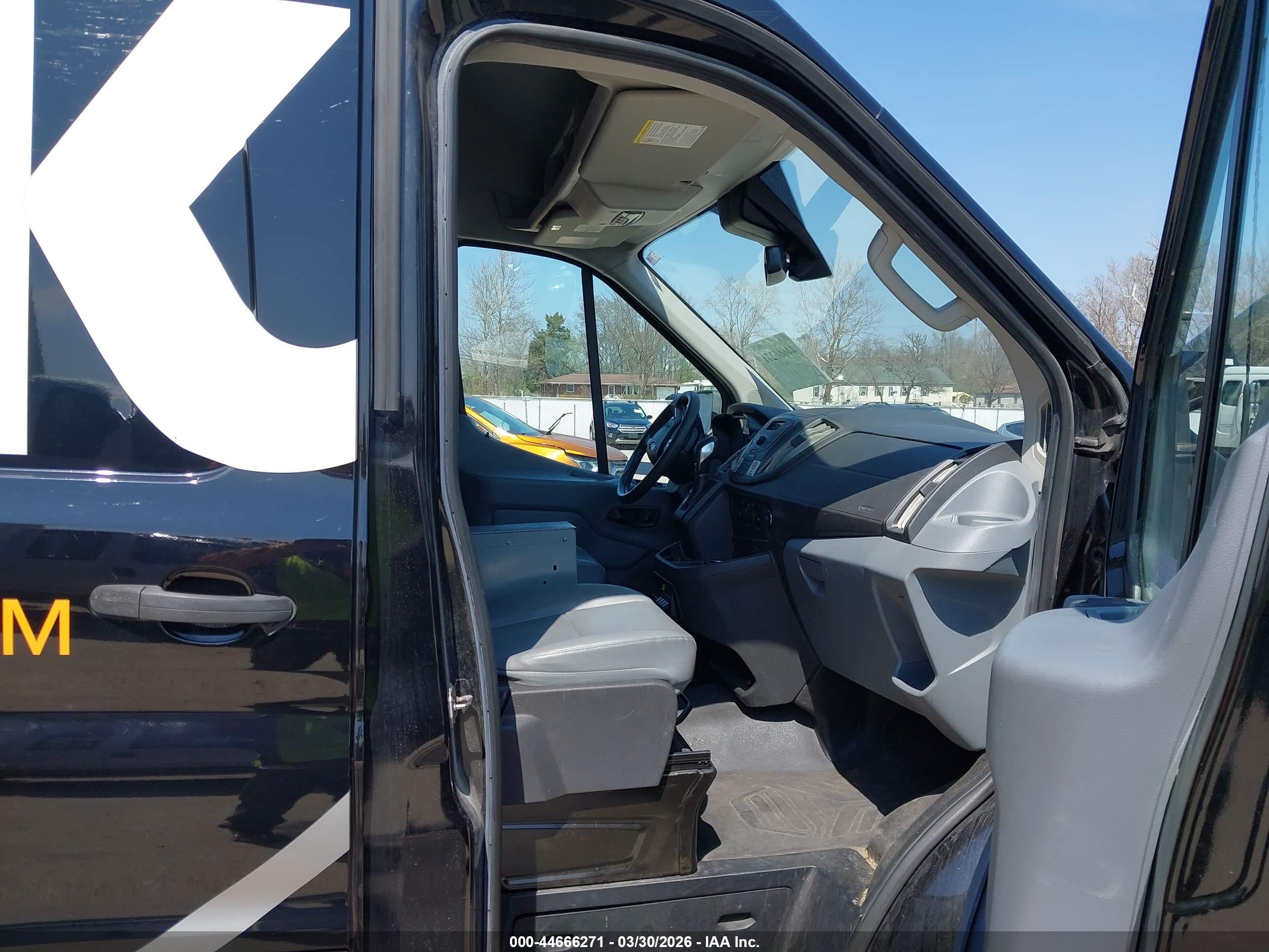 2017 Ford Transit-250   Черный vin: 1FTYR2XMXHKB54650