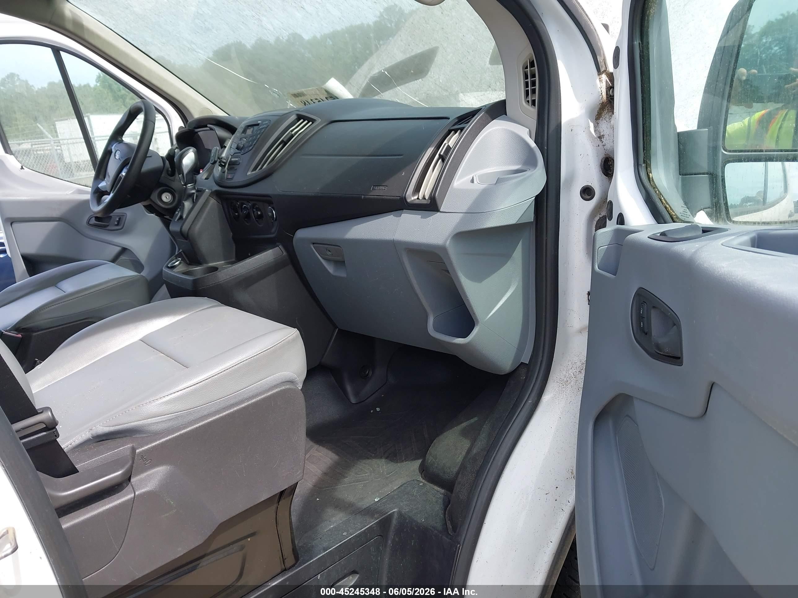 2019 Ford Transit-250 White vin: 1FTYR2YM0KKA14015