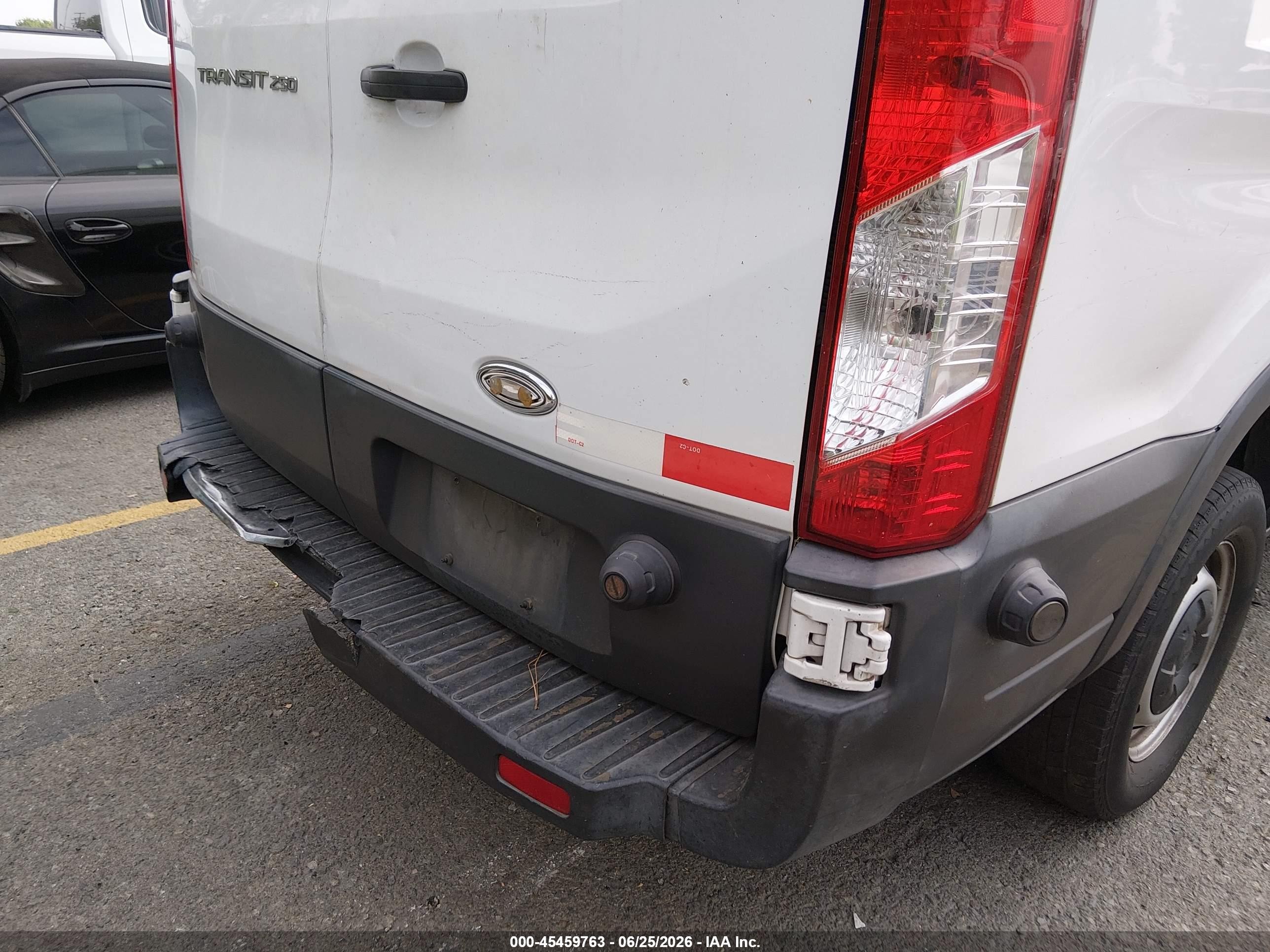 2015 Ford Transit-250   White vin: 1FTYR2ZM5FKA82119