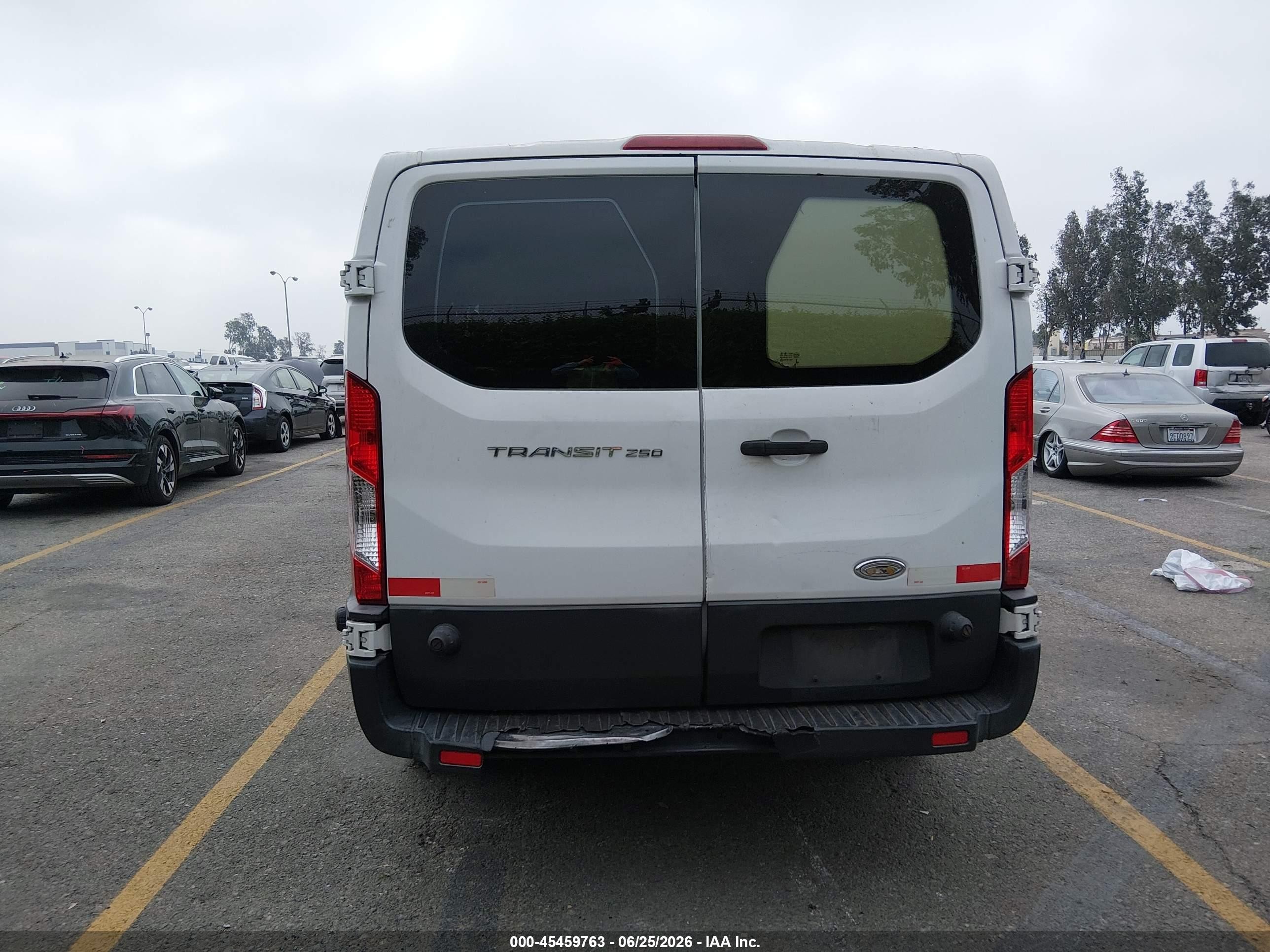 2015 Ford Transit-250   White vin: 1FTYR2ZM5FKA82119