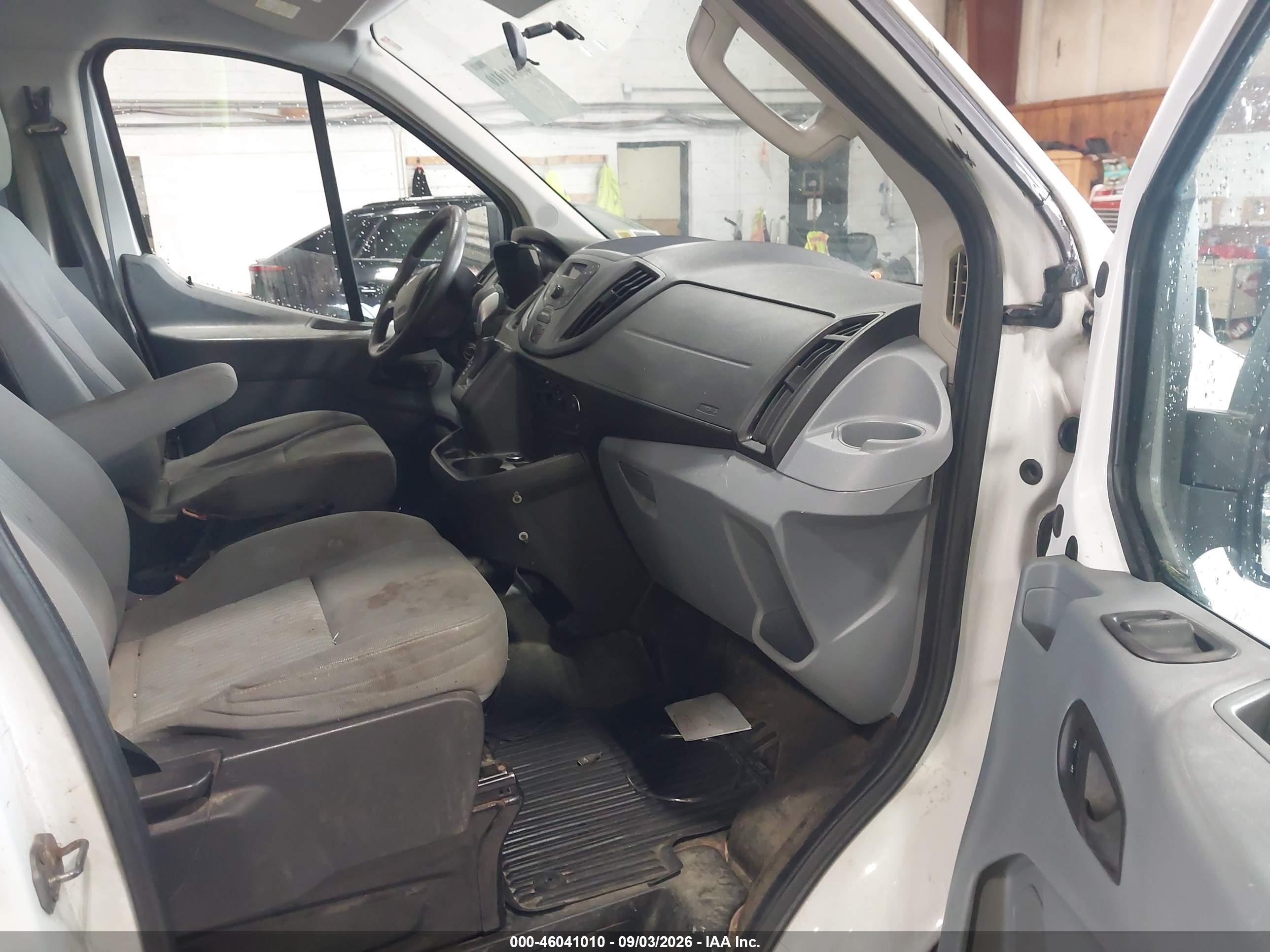 2015 Ford Transit-250   White vin: 1FTYR2ZMXFKA86814