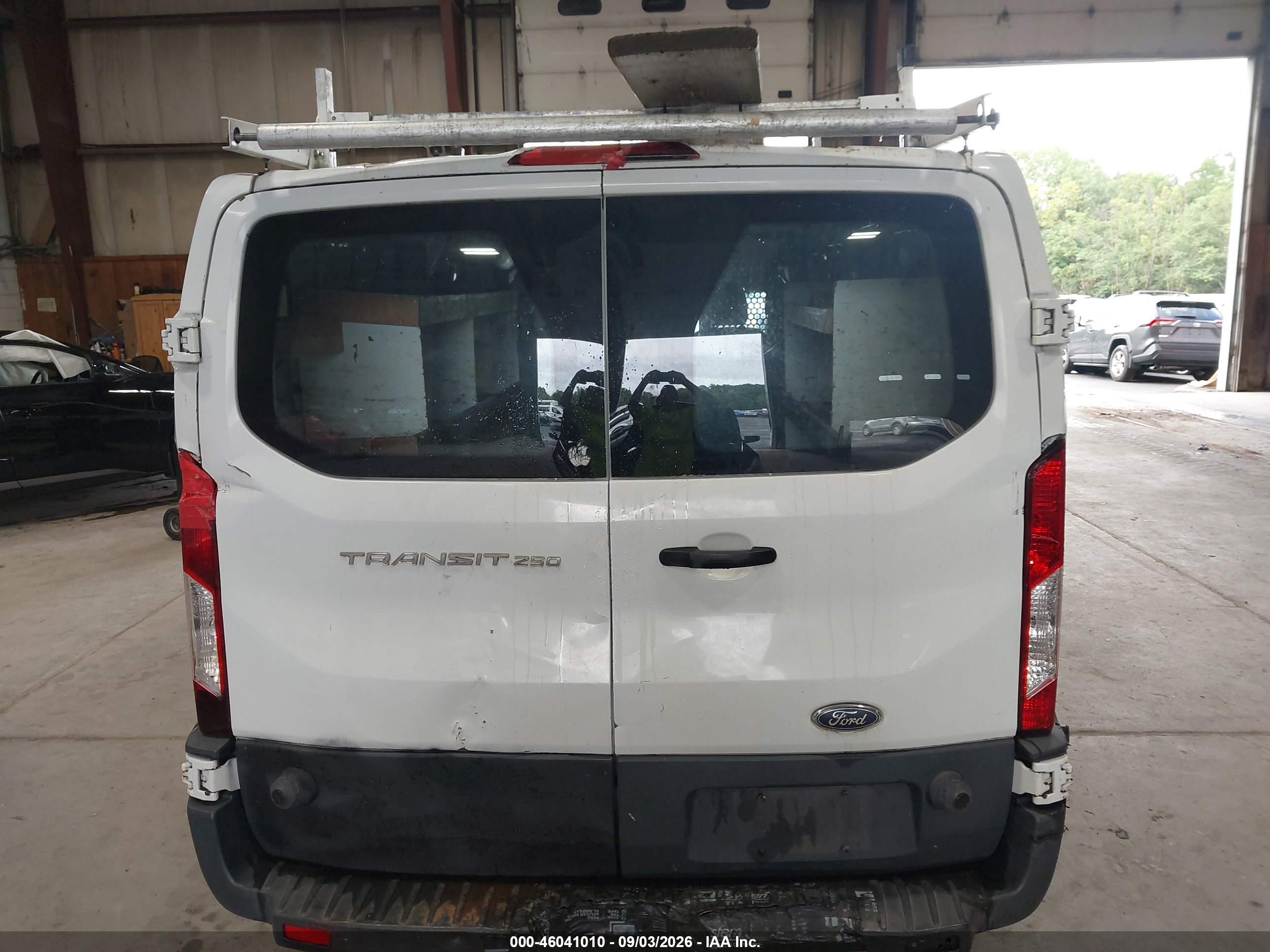 2015 Ford Transit-250   White vin: 1FTYR2ZMXFKA86814