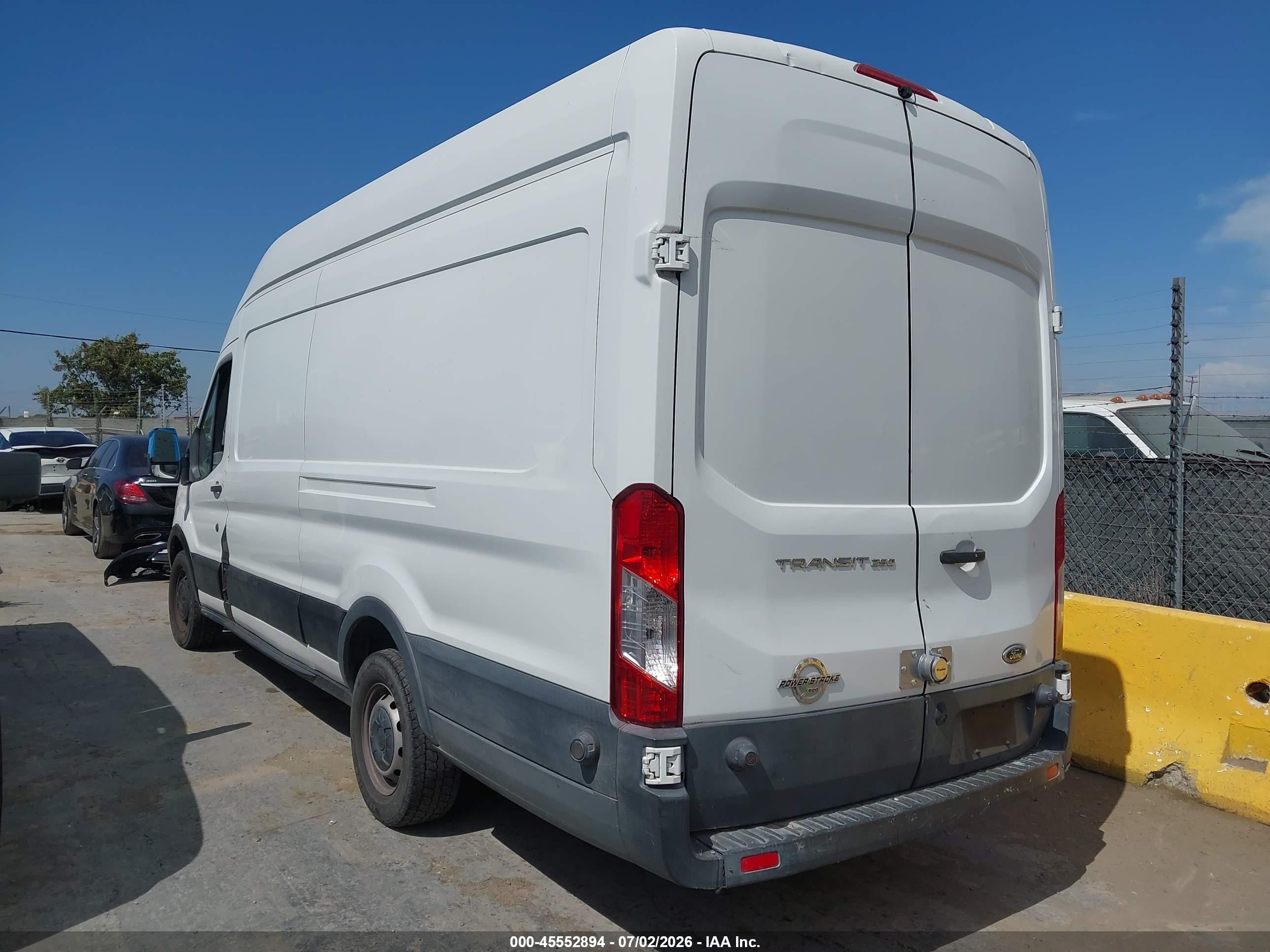 2015 Ford Transit-250   White vin: 1FTYR3XV0FKA15784