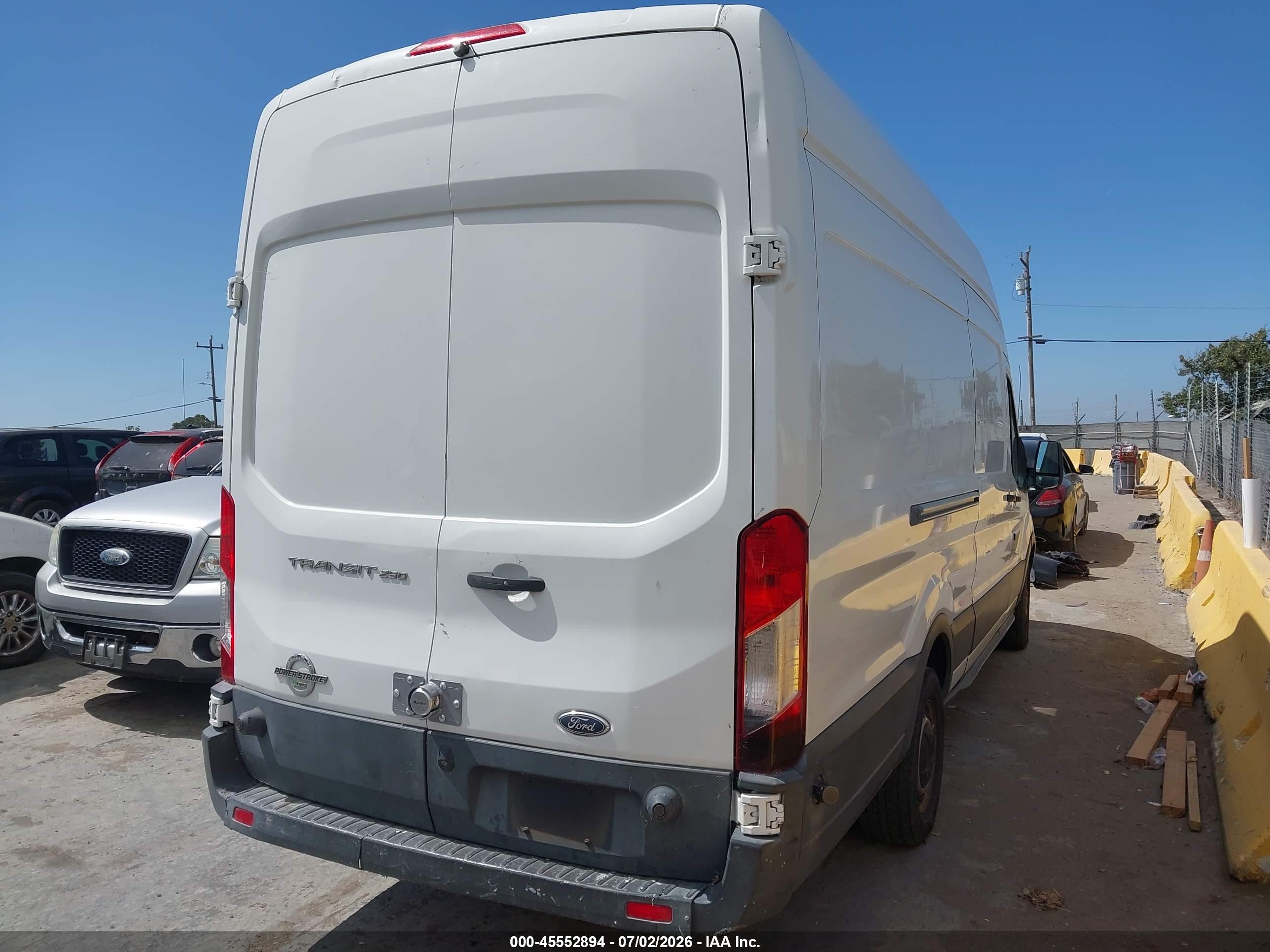 2015 Ford Transit-250   White vin: 1FTYR3XV0FKA15784
