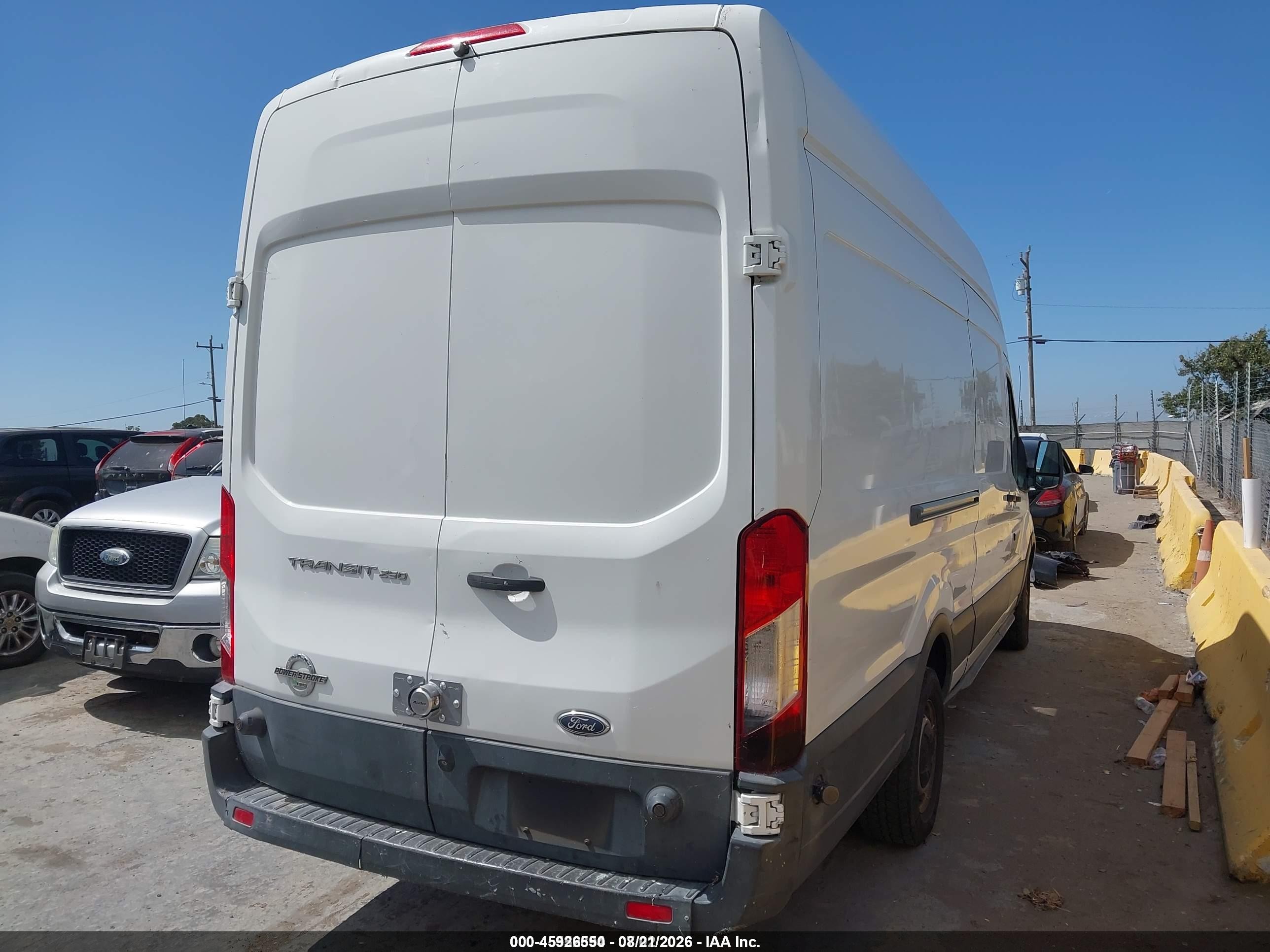 2015 Ford Transit-250   White vin: 1FTYR3XV0FKA15784