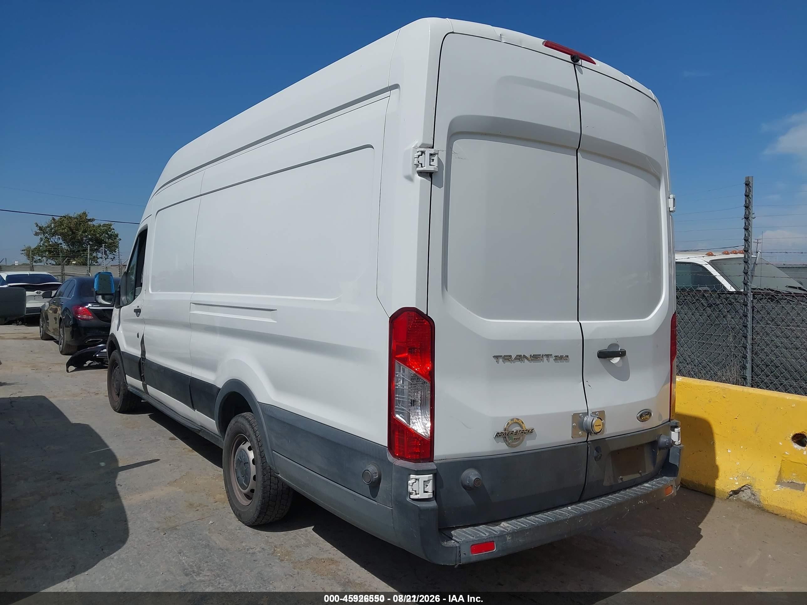 2015 Ford Transit-250   White vin: 1FTYR3XV0FKA15784