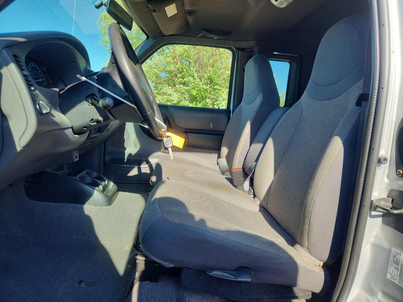 2002 Ford Ranger Super Cab Silver vin: 1FTYR44E52PB16052