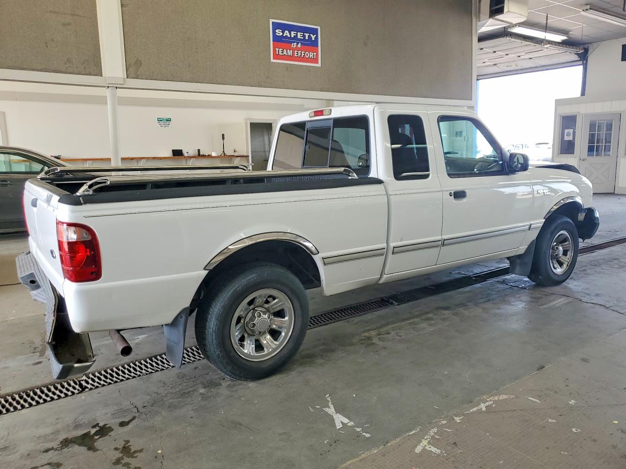 2002 Ford Ranger Super Cab White vin: 1FTYR44E62PA20916