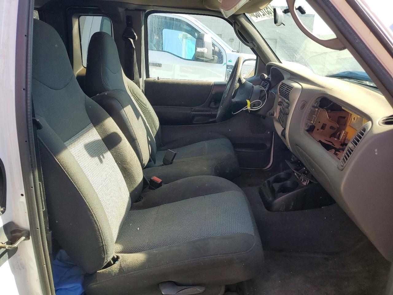 2003 Ford Ranger Super Cab White vin: 1FTYR44E63PA26085