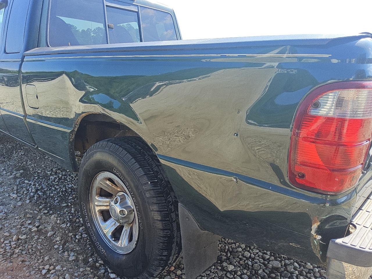 2002 Ford Ranger Super Cab Green vin: 1FTYR44U82PA53309 Damage: Left Qtr Panel, Dent(S) W/No Paint Dmg, > 12 Inches