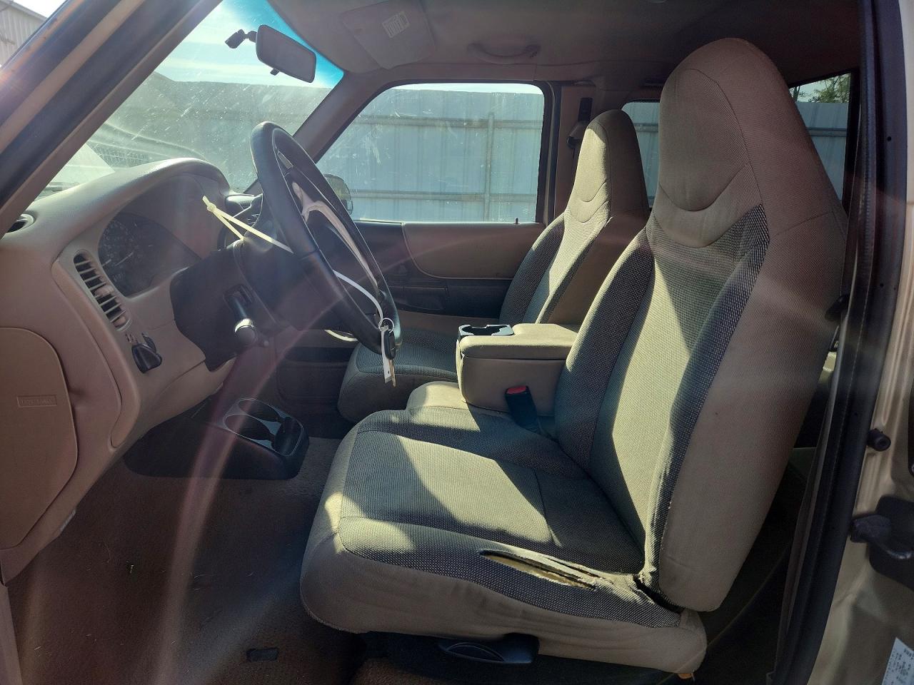 2002 Ford Ranger Super Cab Tan vin: 1FTYR44U92TA59160
