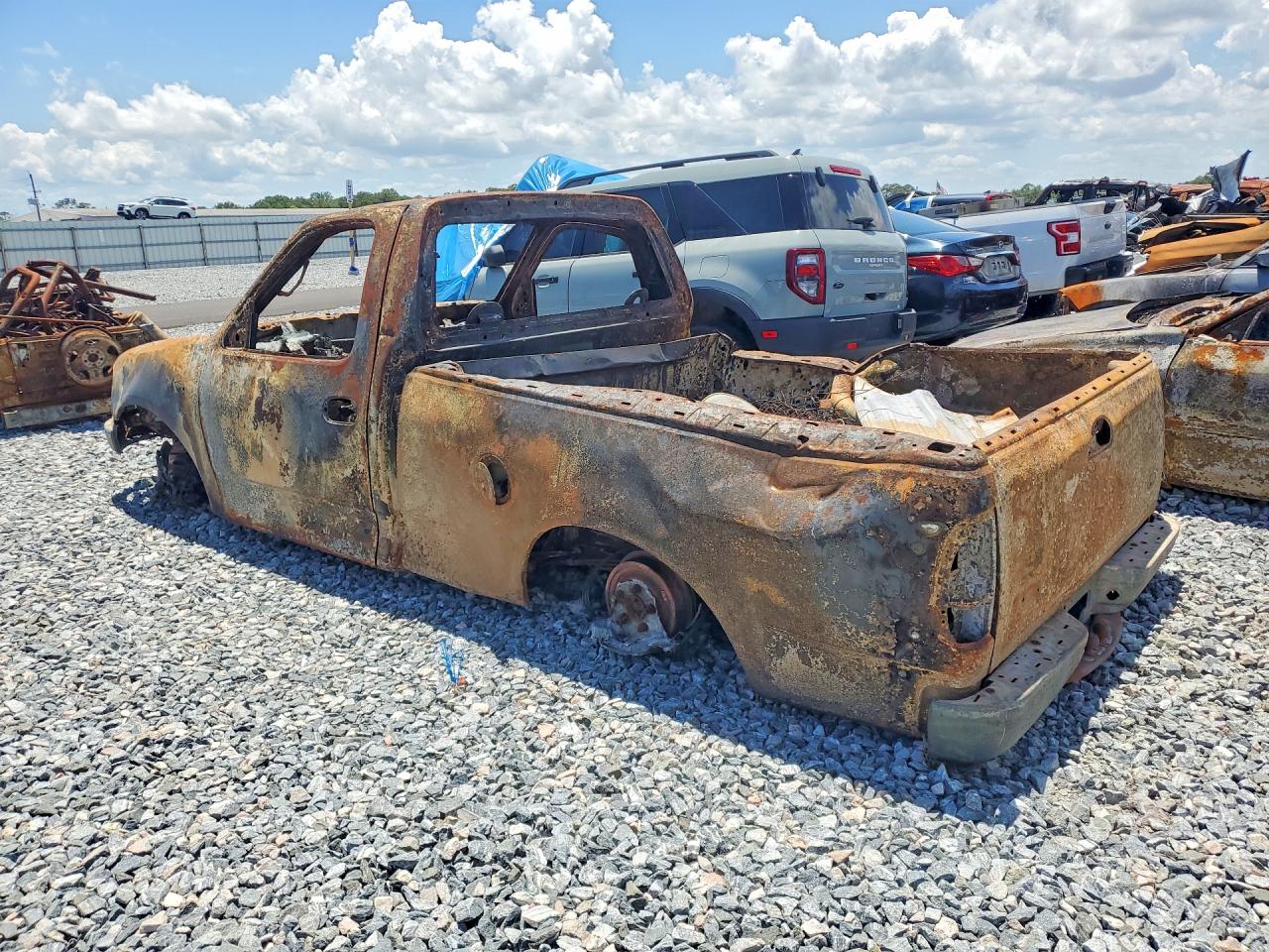 2000 Ford F150 Burn vin: 1FTZF1720YNB45802