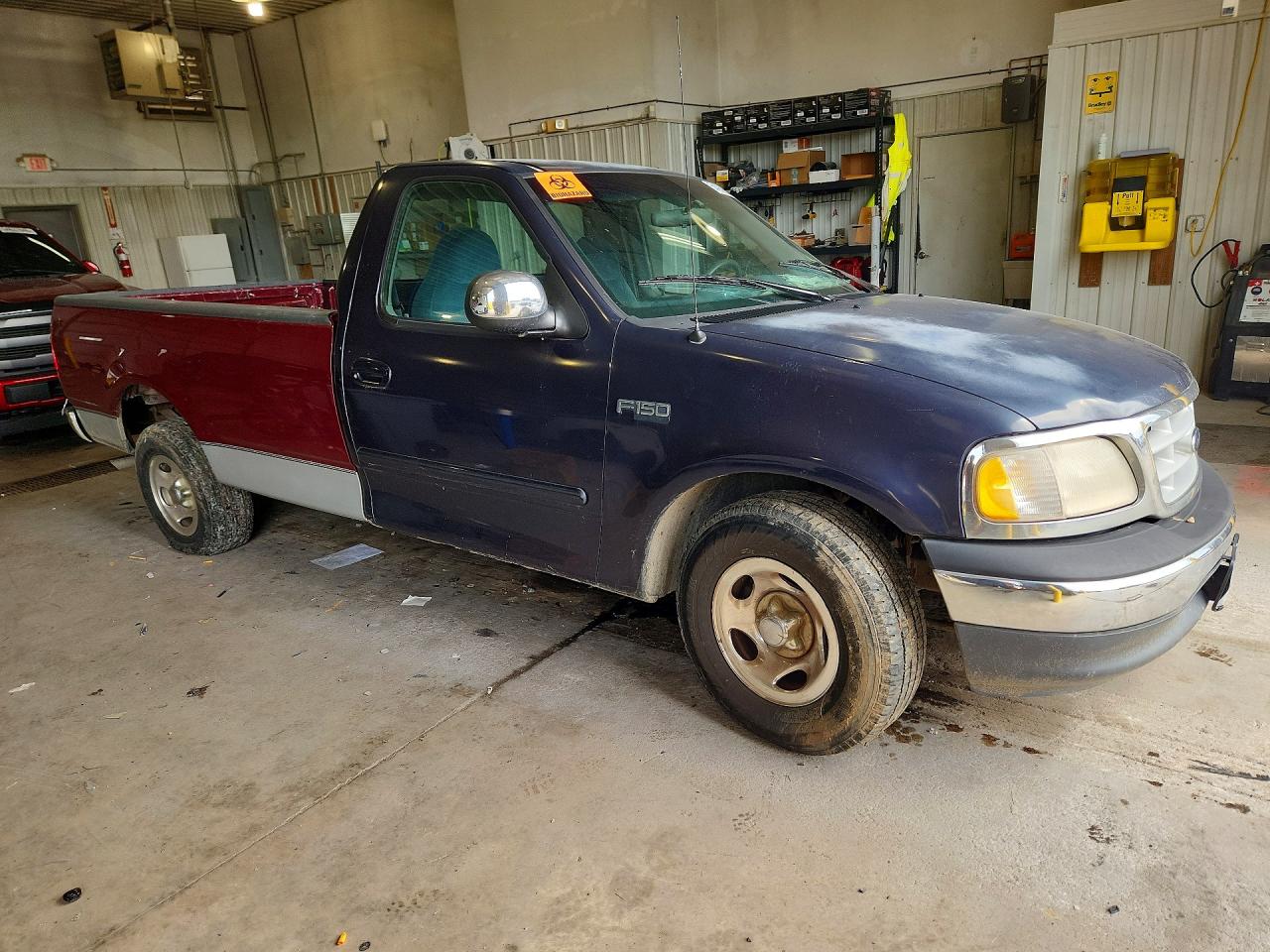 1999 Ford 150 Красный vin: 1FTZF1723XNC30762